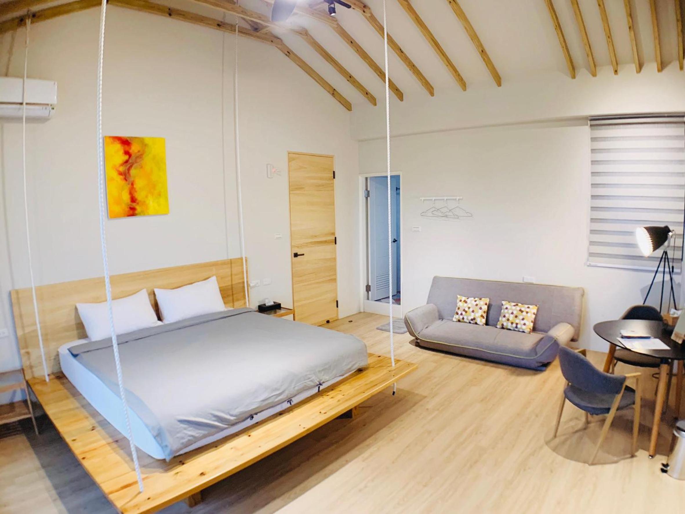 Queen Room with Balcony photo 2
