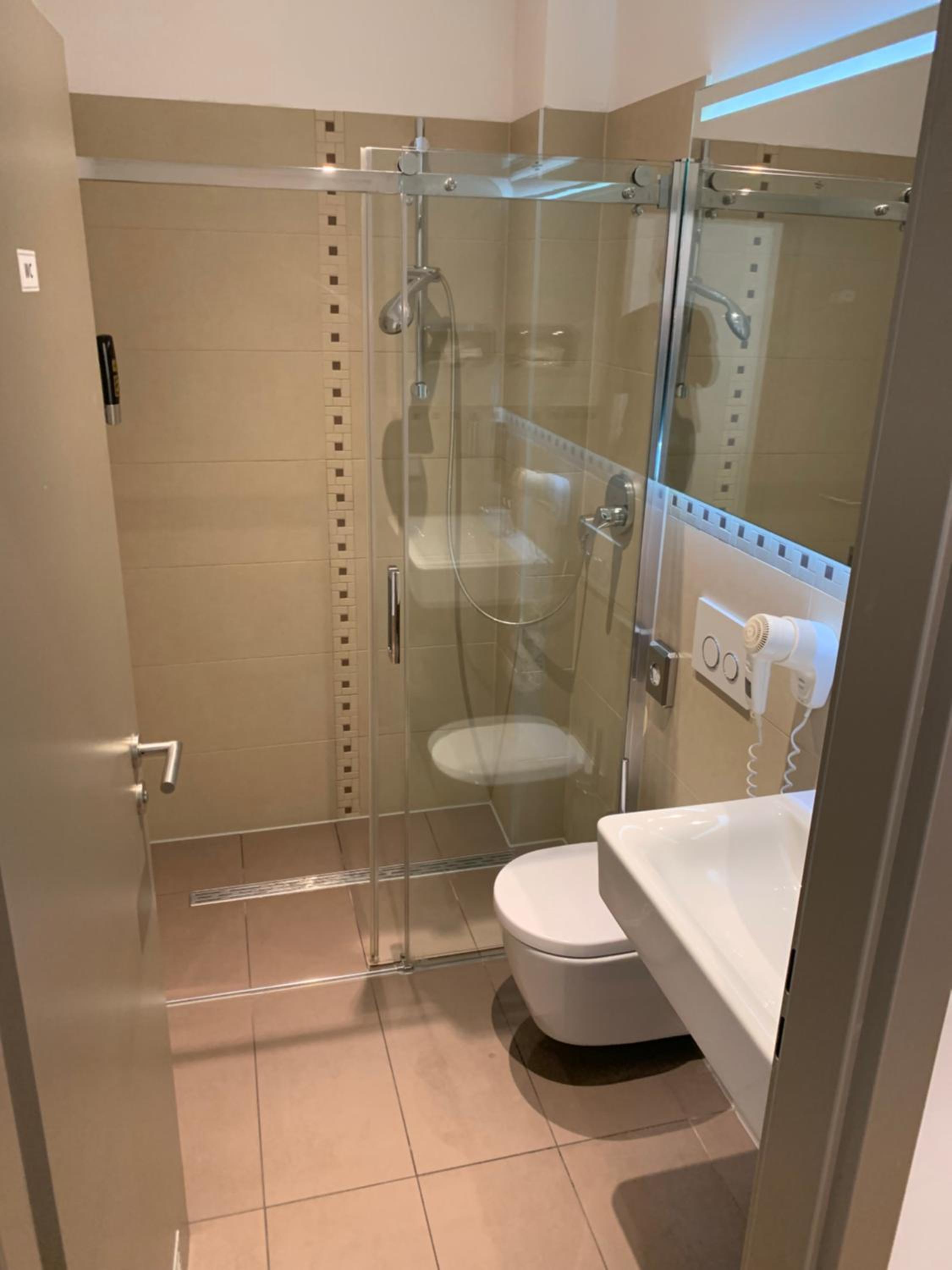 Comfort Triple Room with Shower photo 3