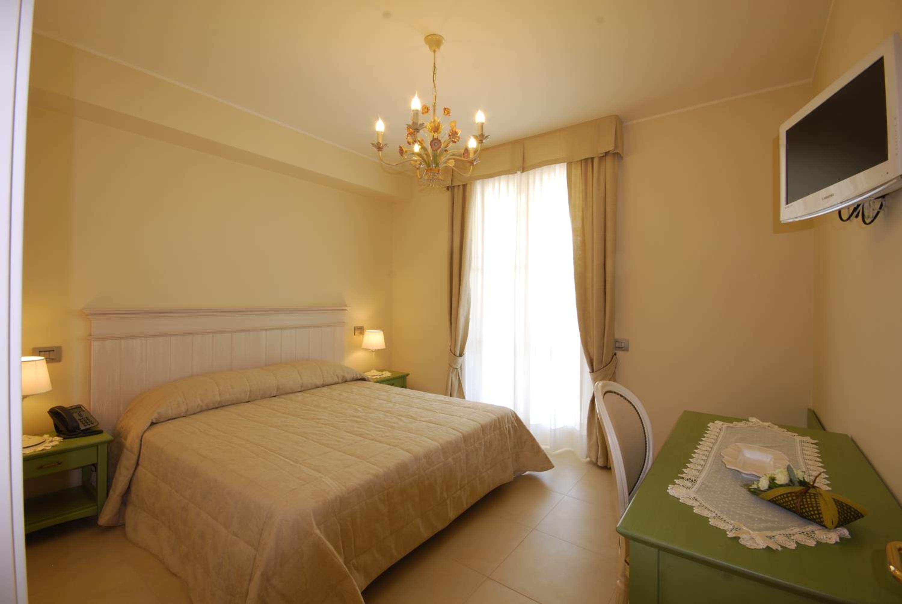 Superior One-Bedroom Apartment