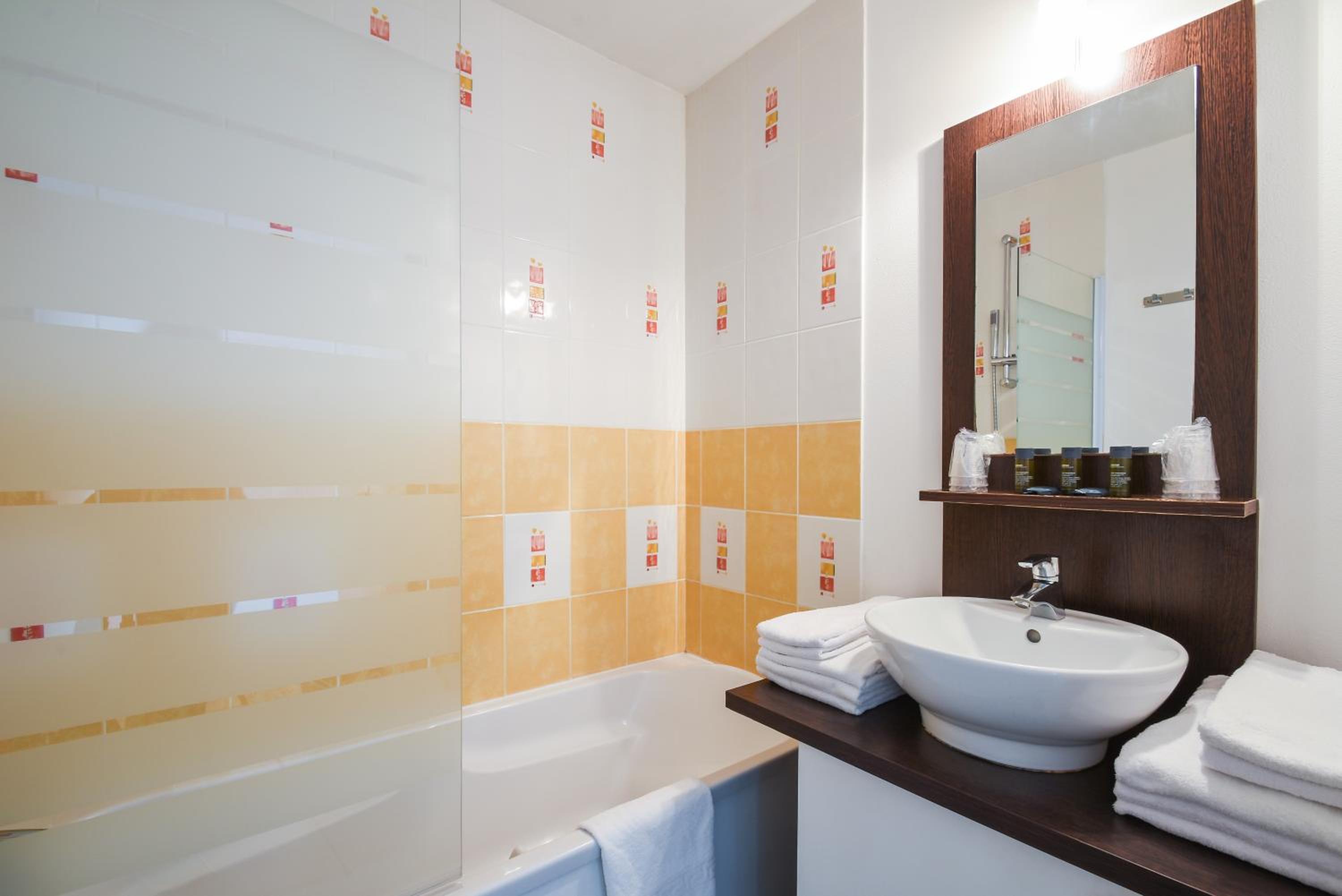 One-Bedroom Apartment (4 Adults) - Photo 4