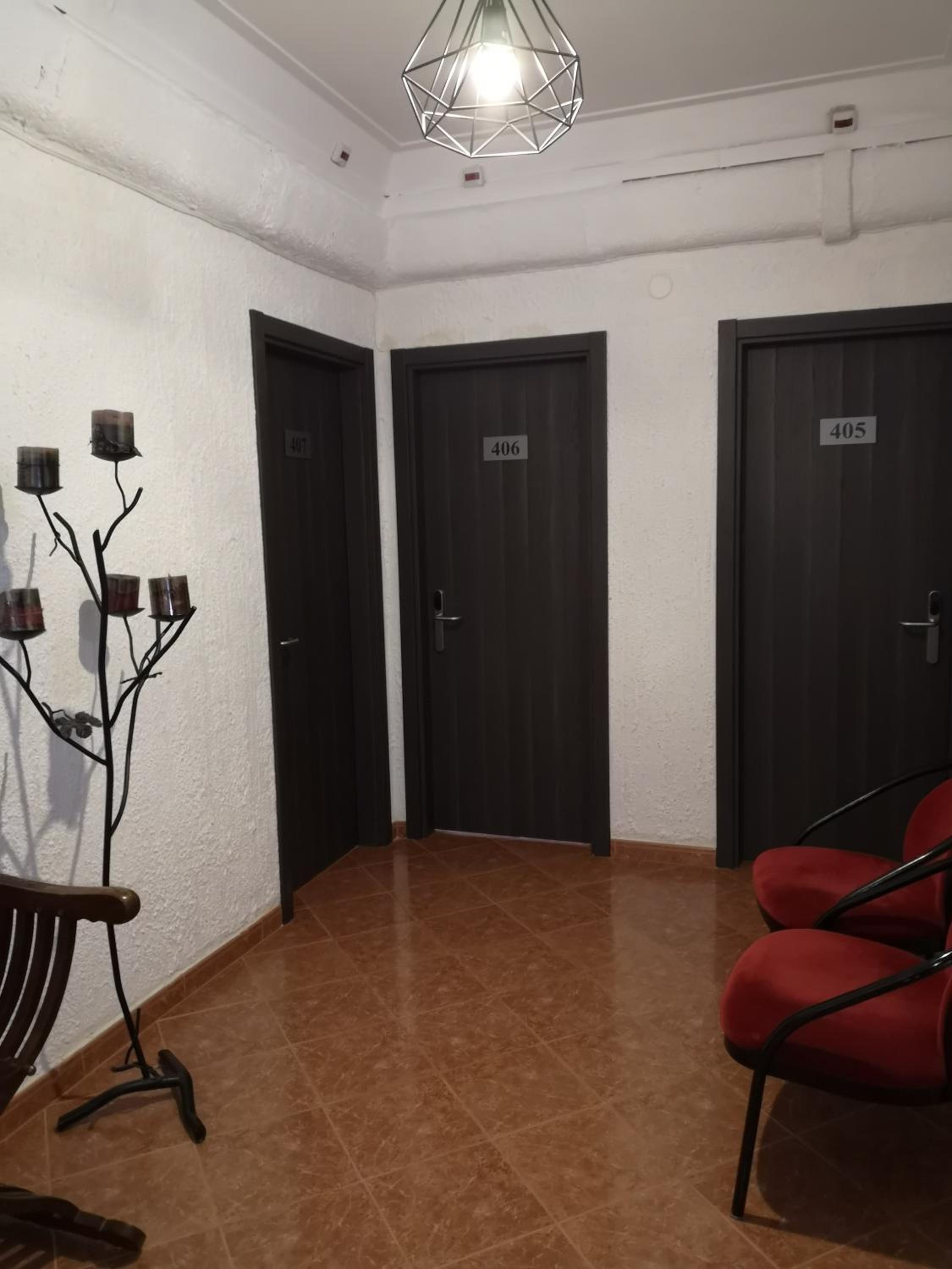 Twin Room - Photo 12