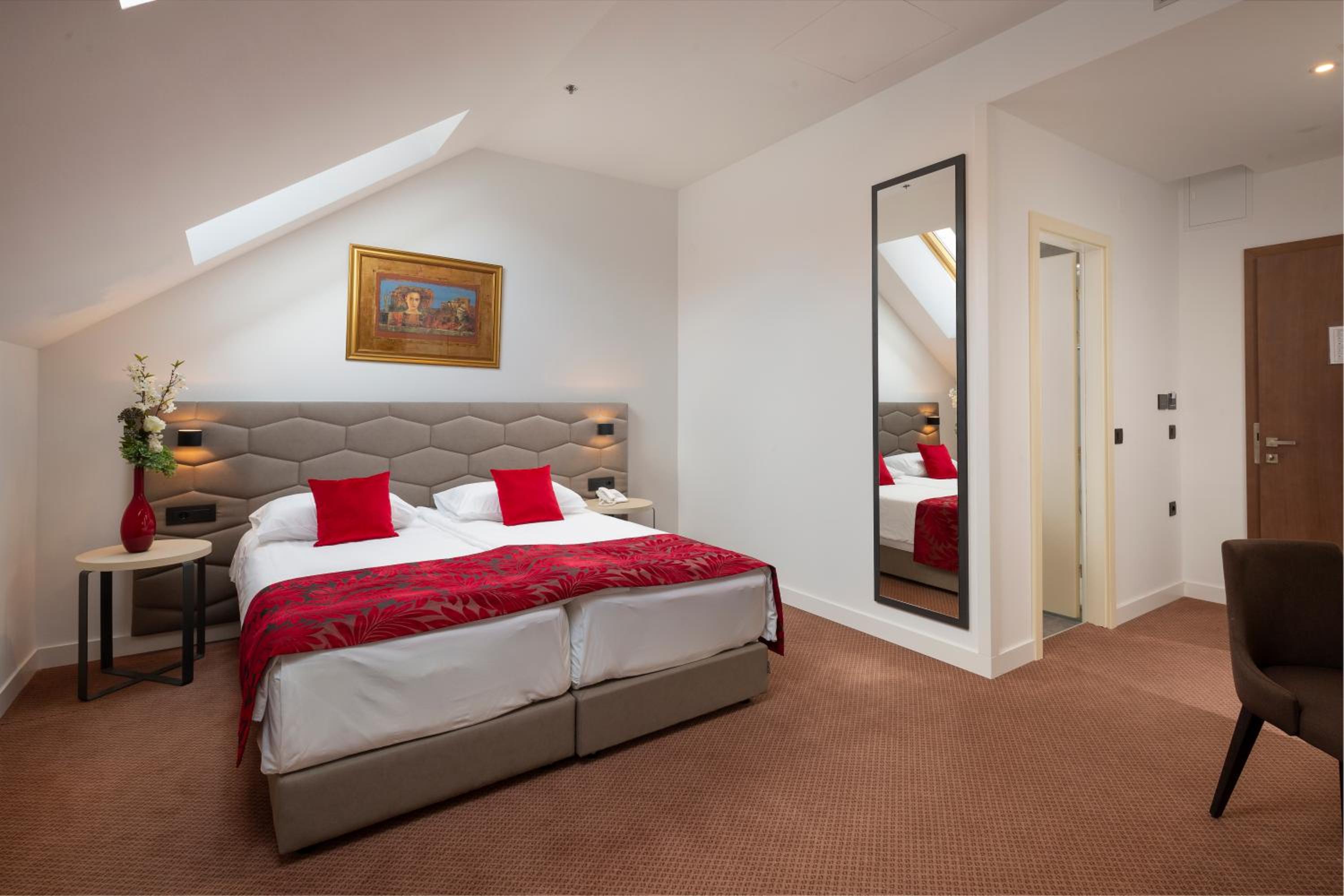 Large Double or Twin Room - Photo 4