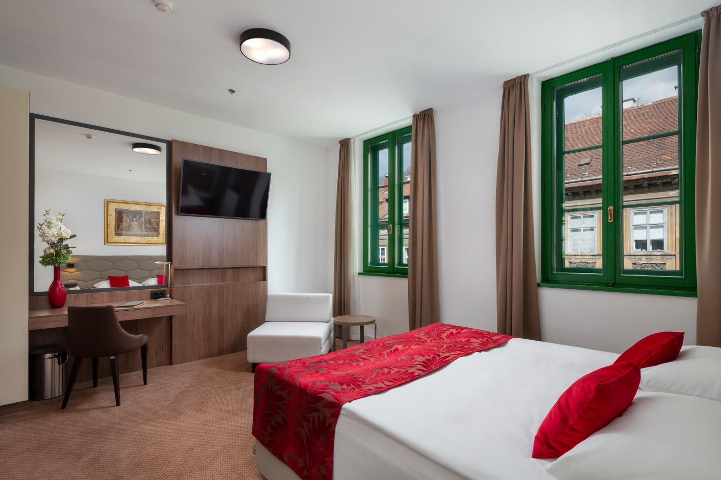 Superior Double or Twin Room - Photo 4
