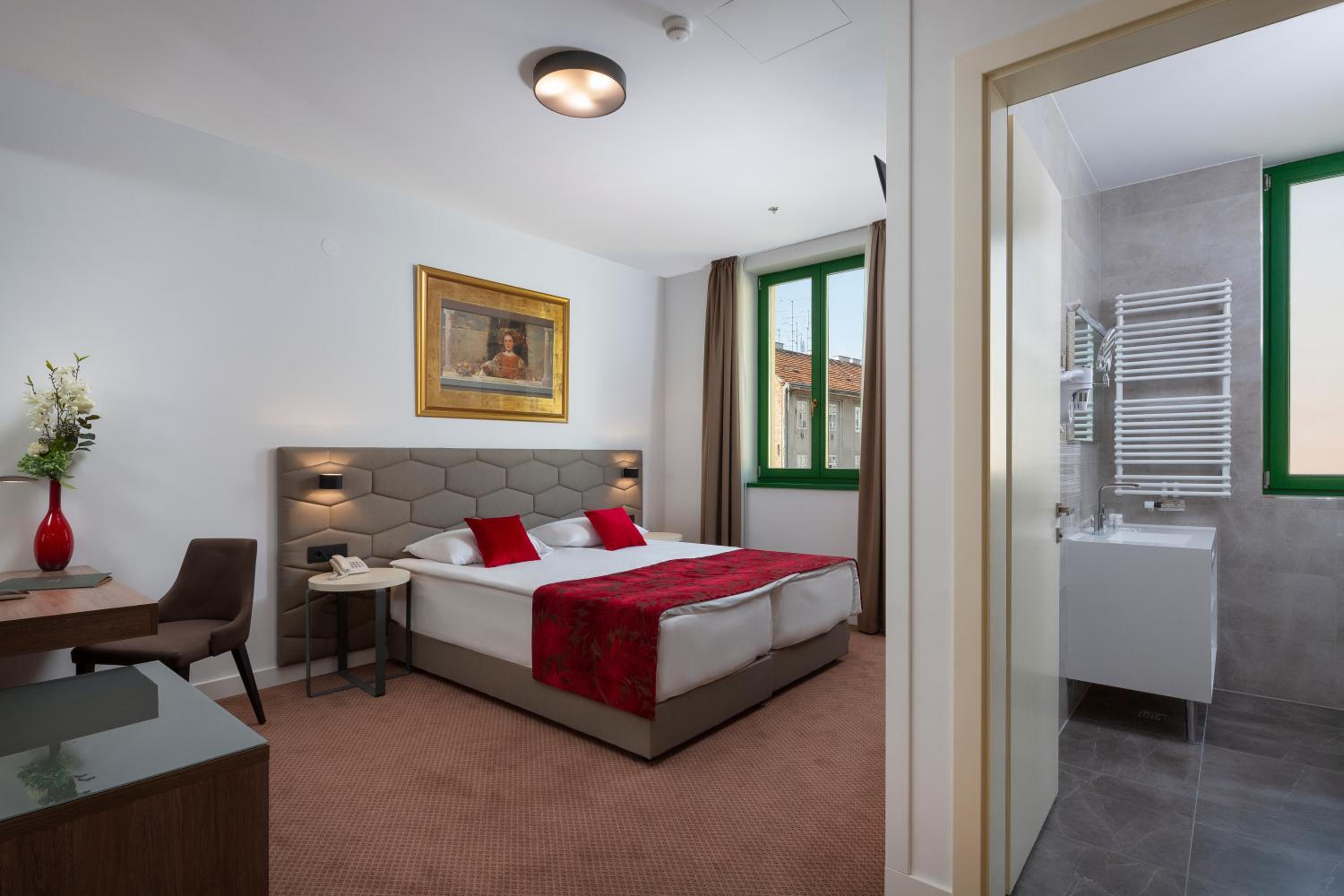 Standard Double or Twin Room - Photo 3