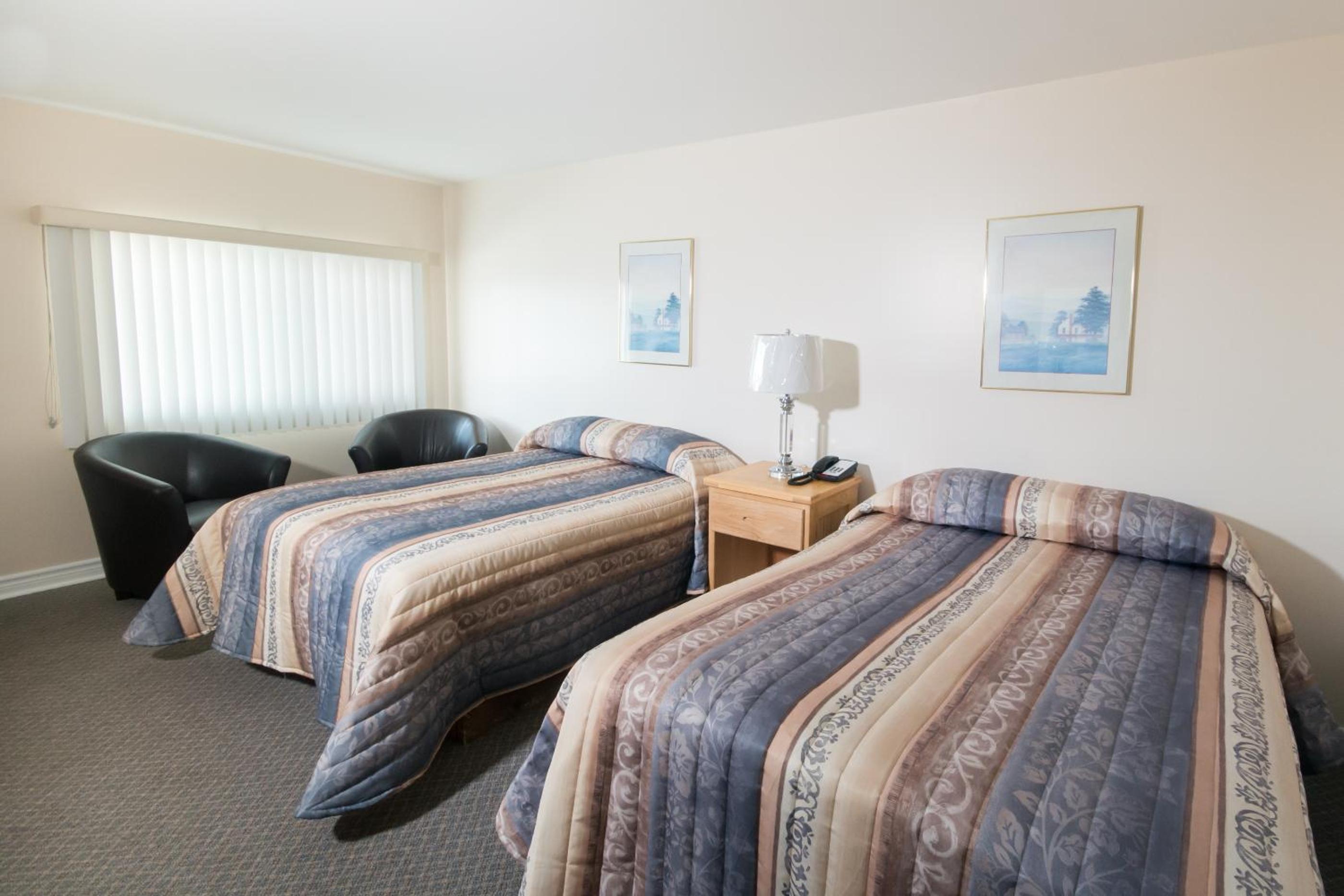 Double Room with Two Double Beds photo 3