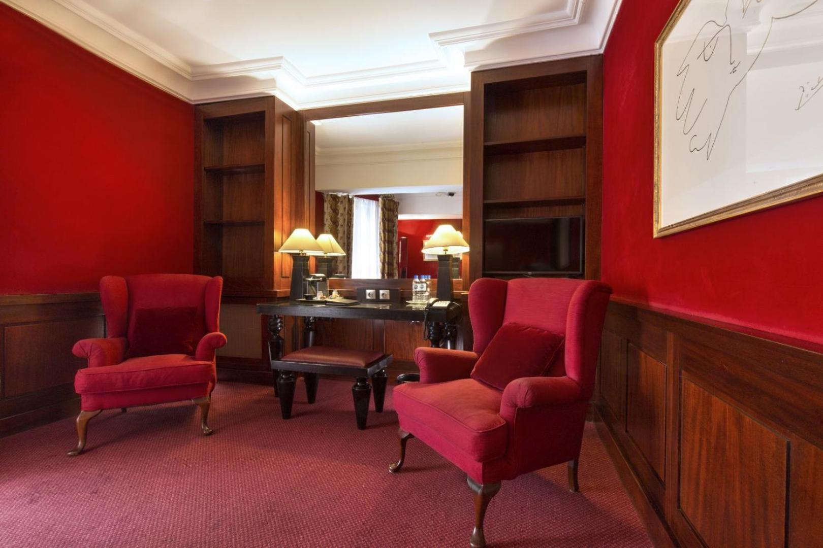 Suite - Photo 15