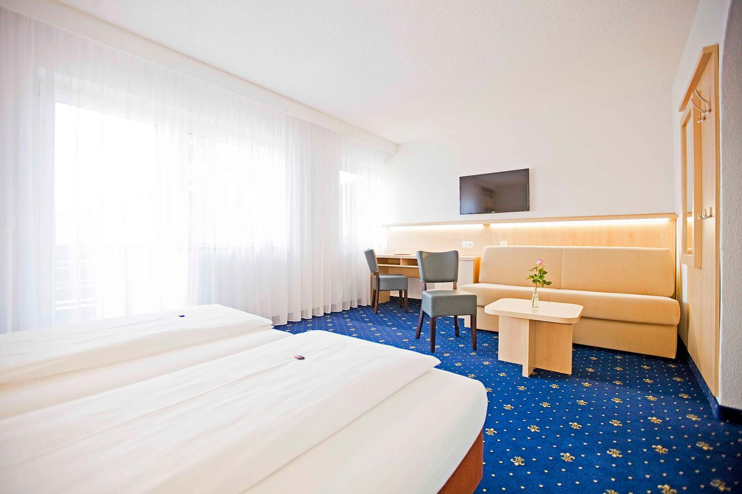 Deluxe Double Room with Balcony photo 1