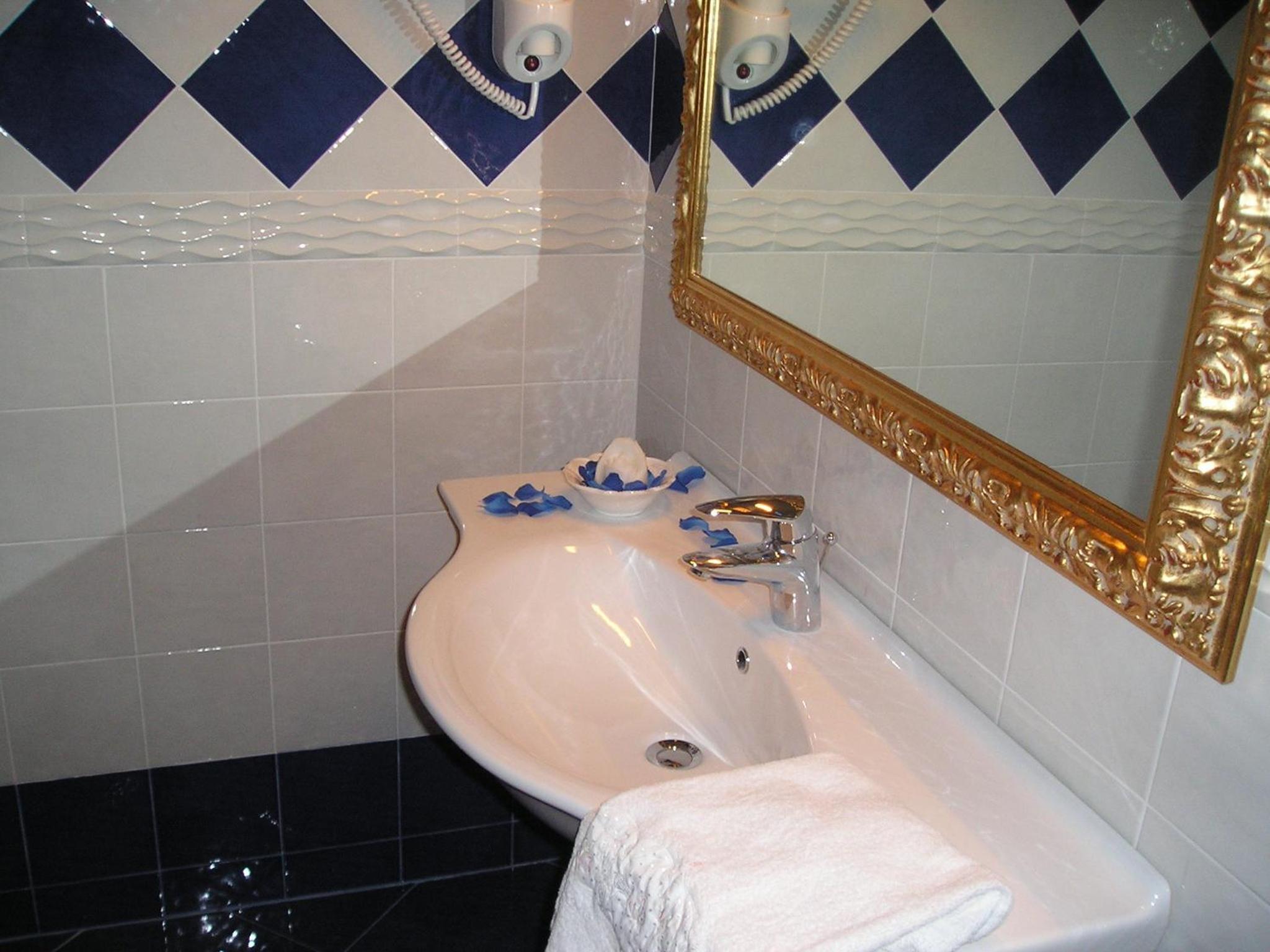 One-Bedroom Apartment - Photo 8