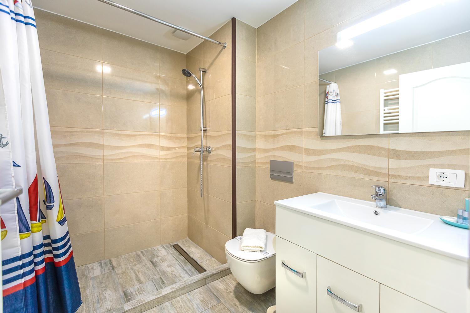 Standard Double Room - Photo 16