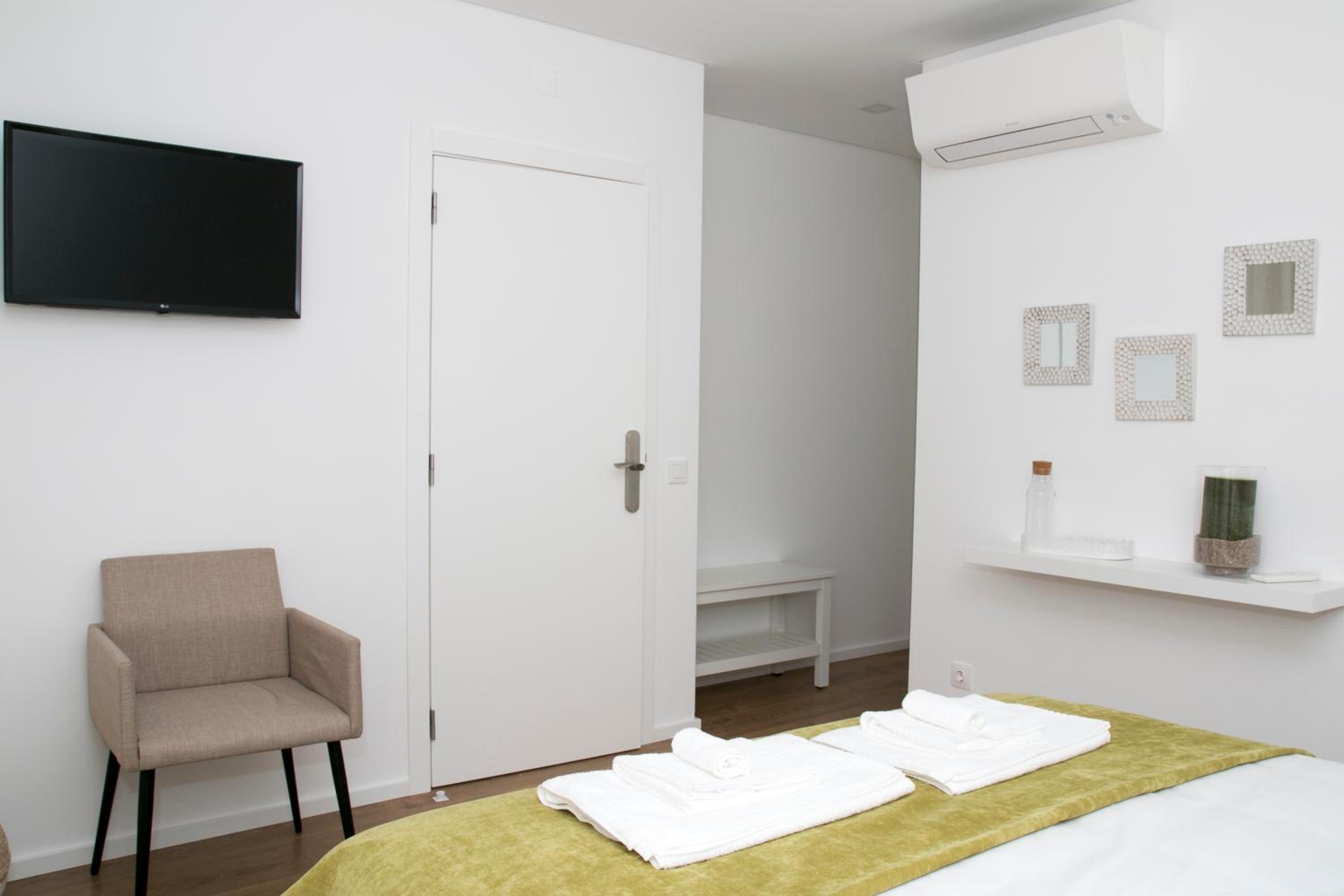 Deluxe Double Room with Balcony photo 3