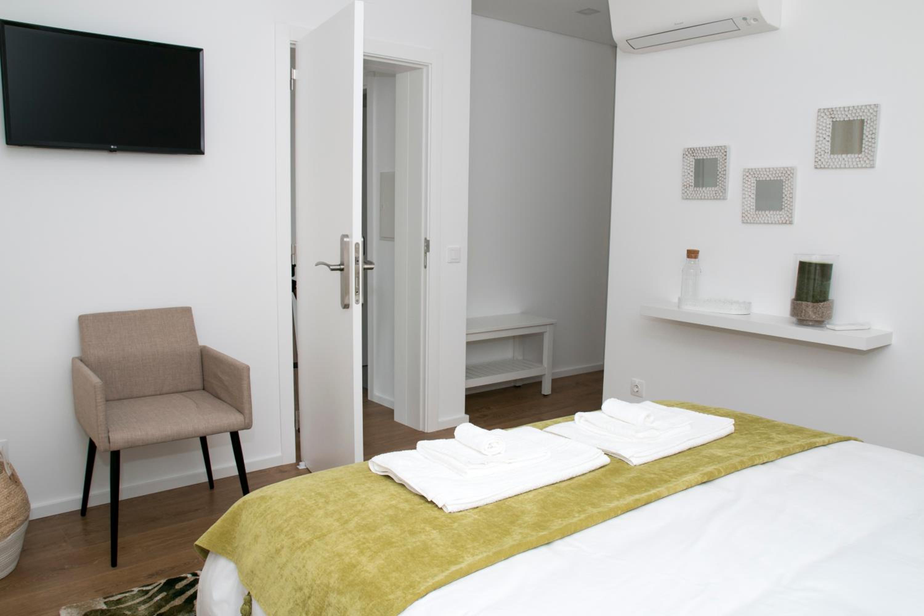 Deluxe Double Room with Balcony photo 2