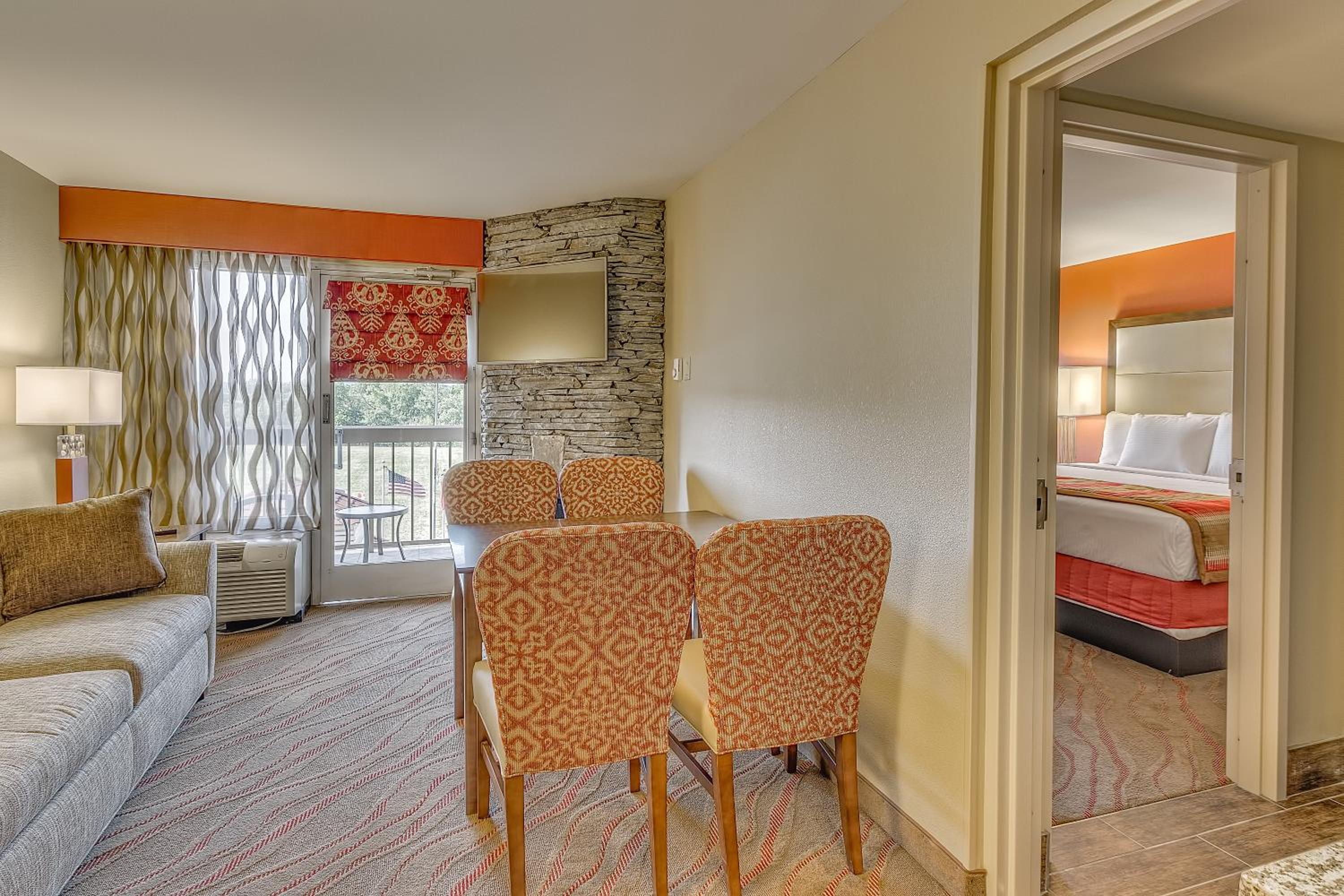 King Suite - Non-Smoking - Photo 1