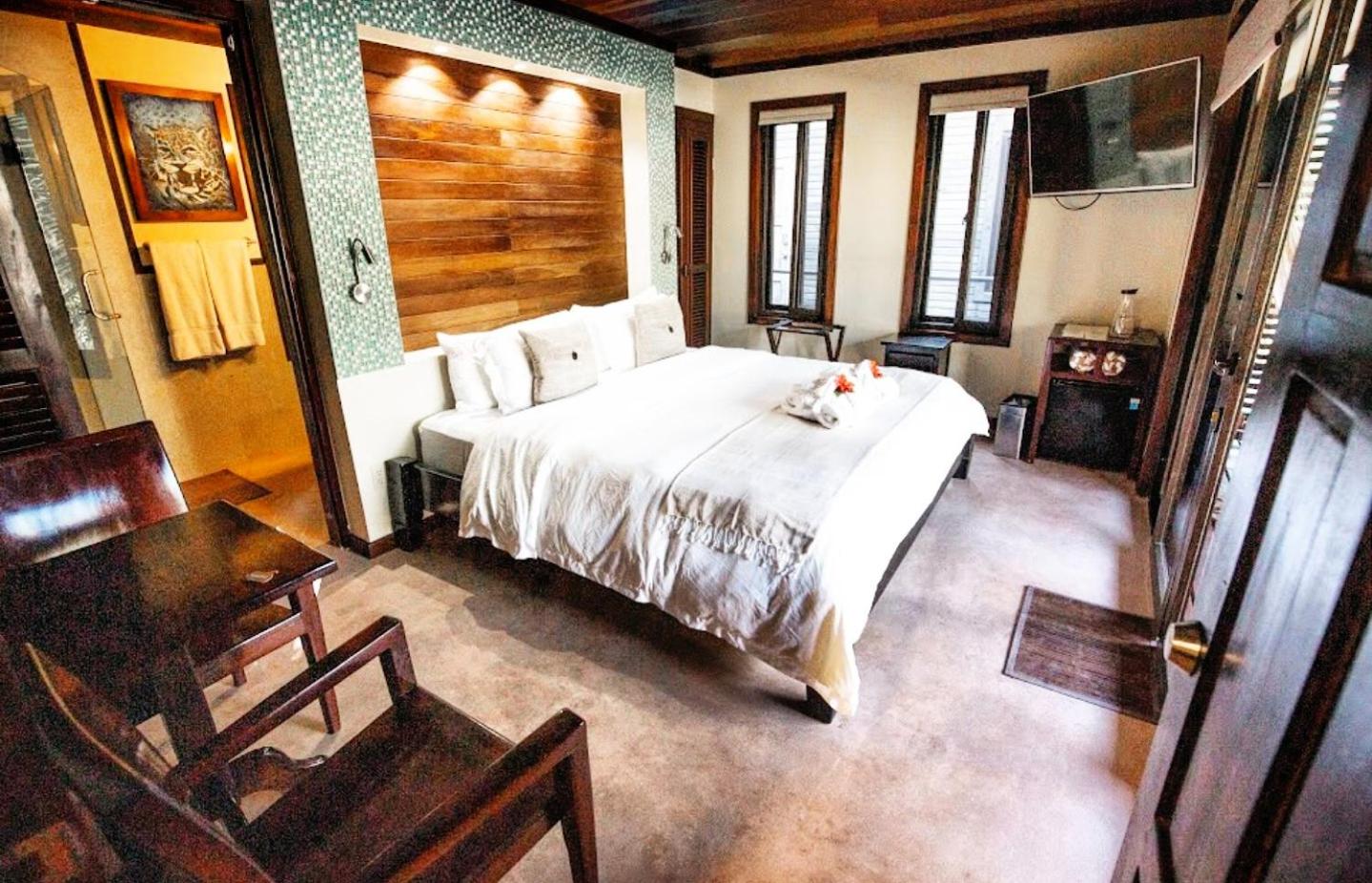 Deluxe King Suite