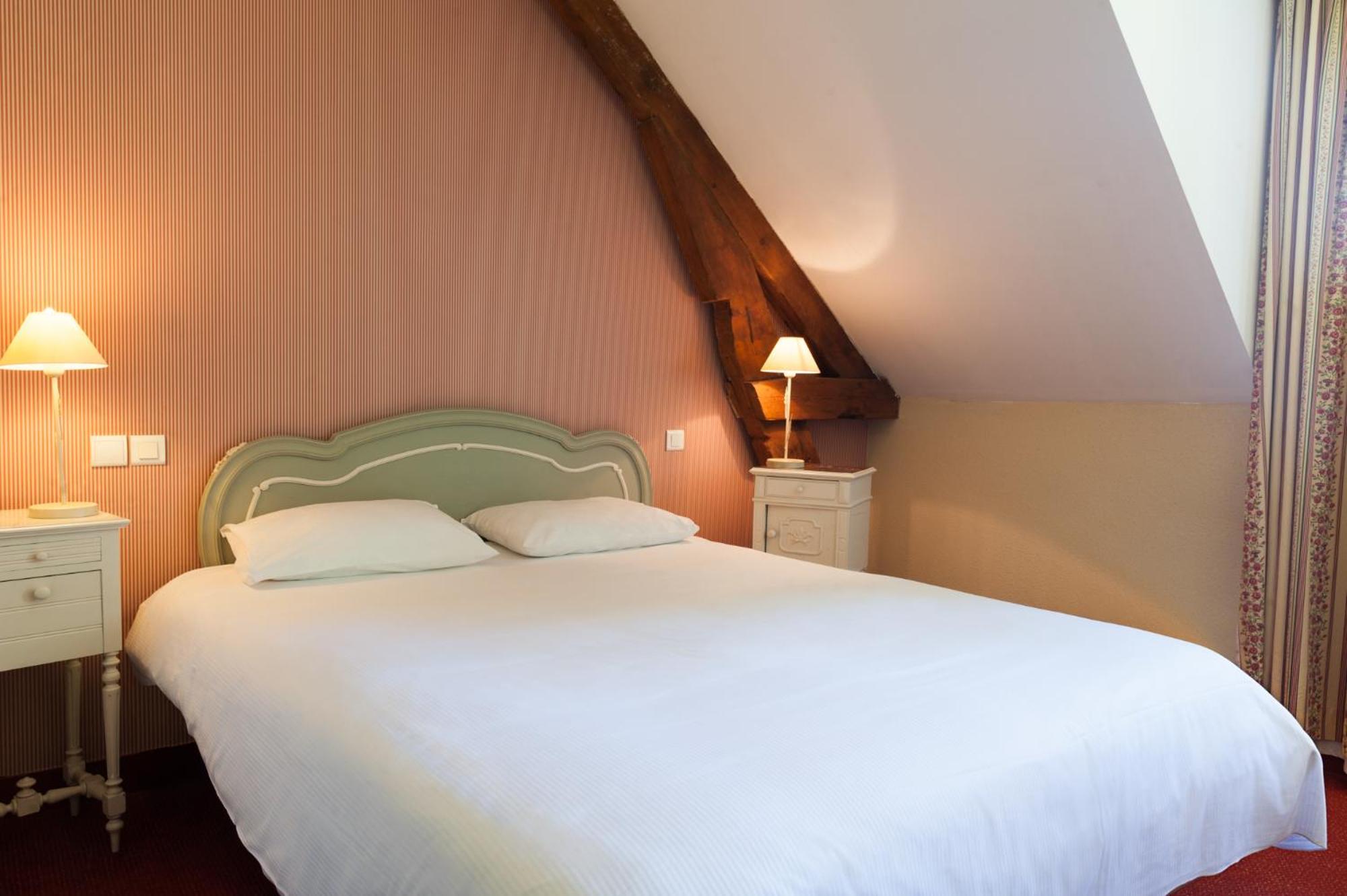 Standard Double Room - Photo 2