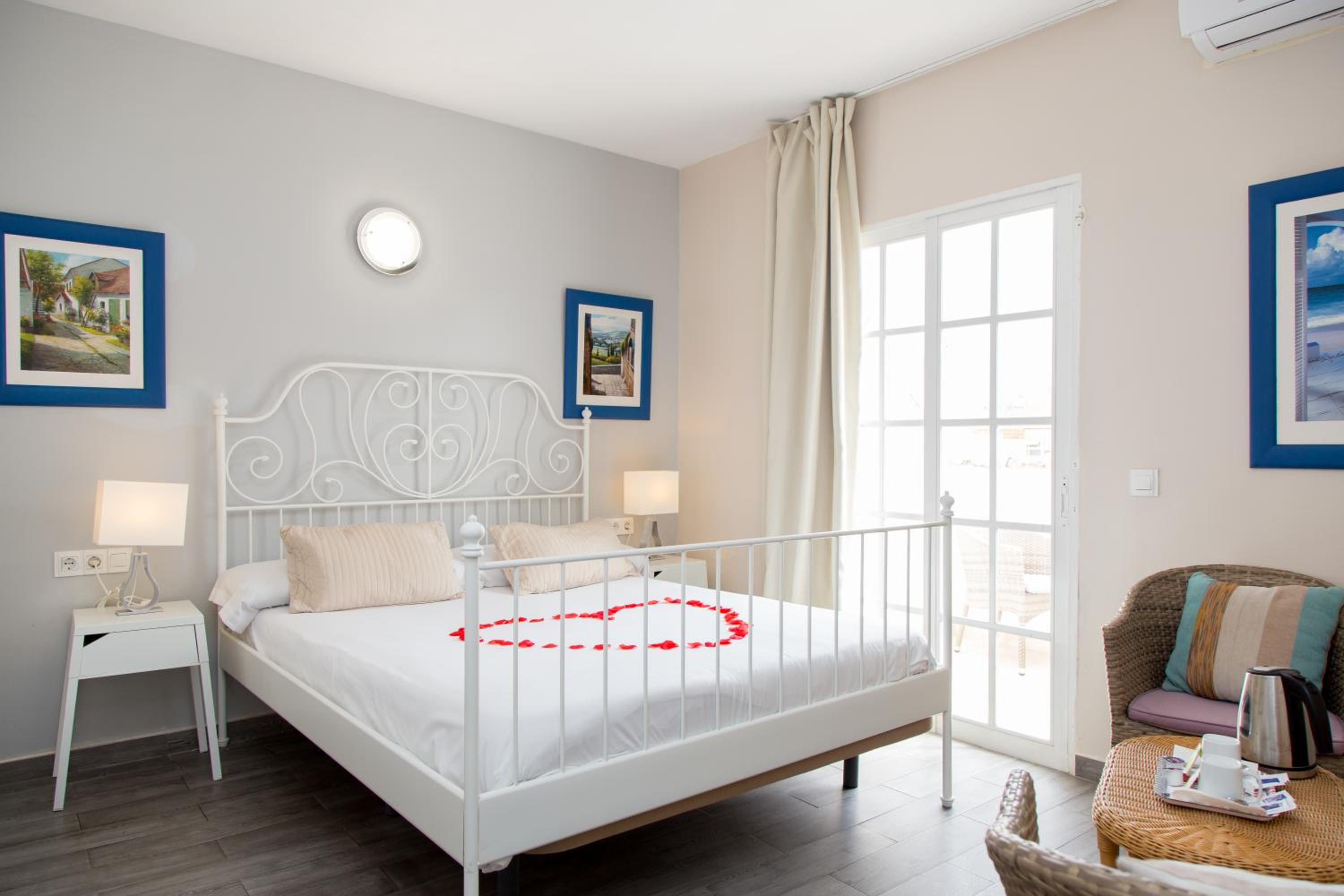 Suite - Photo 1