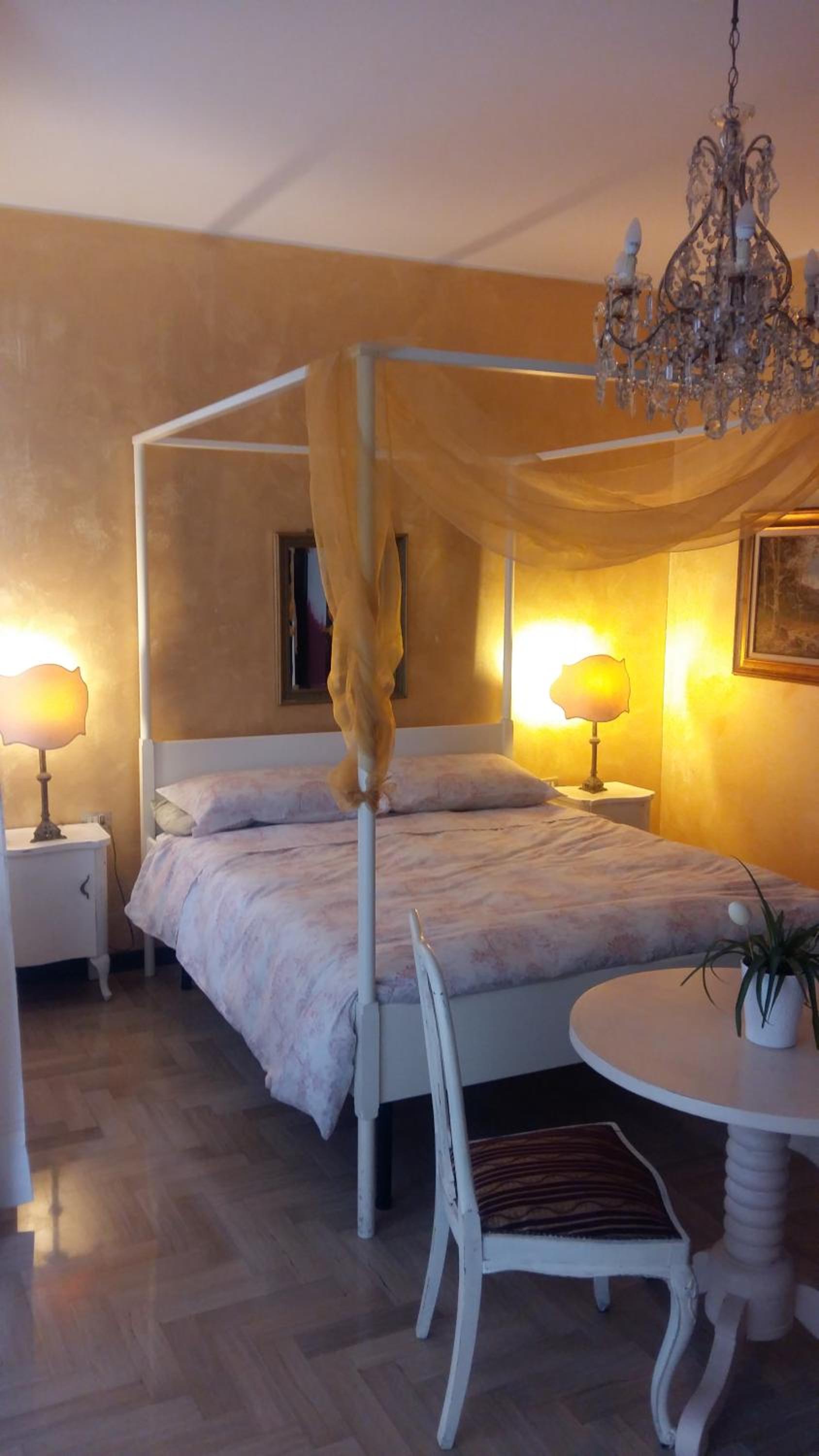 Double Room with Private Bathroom - Photo 4