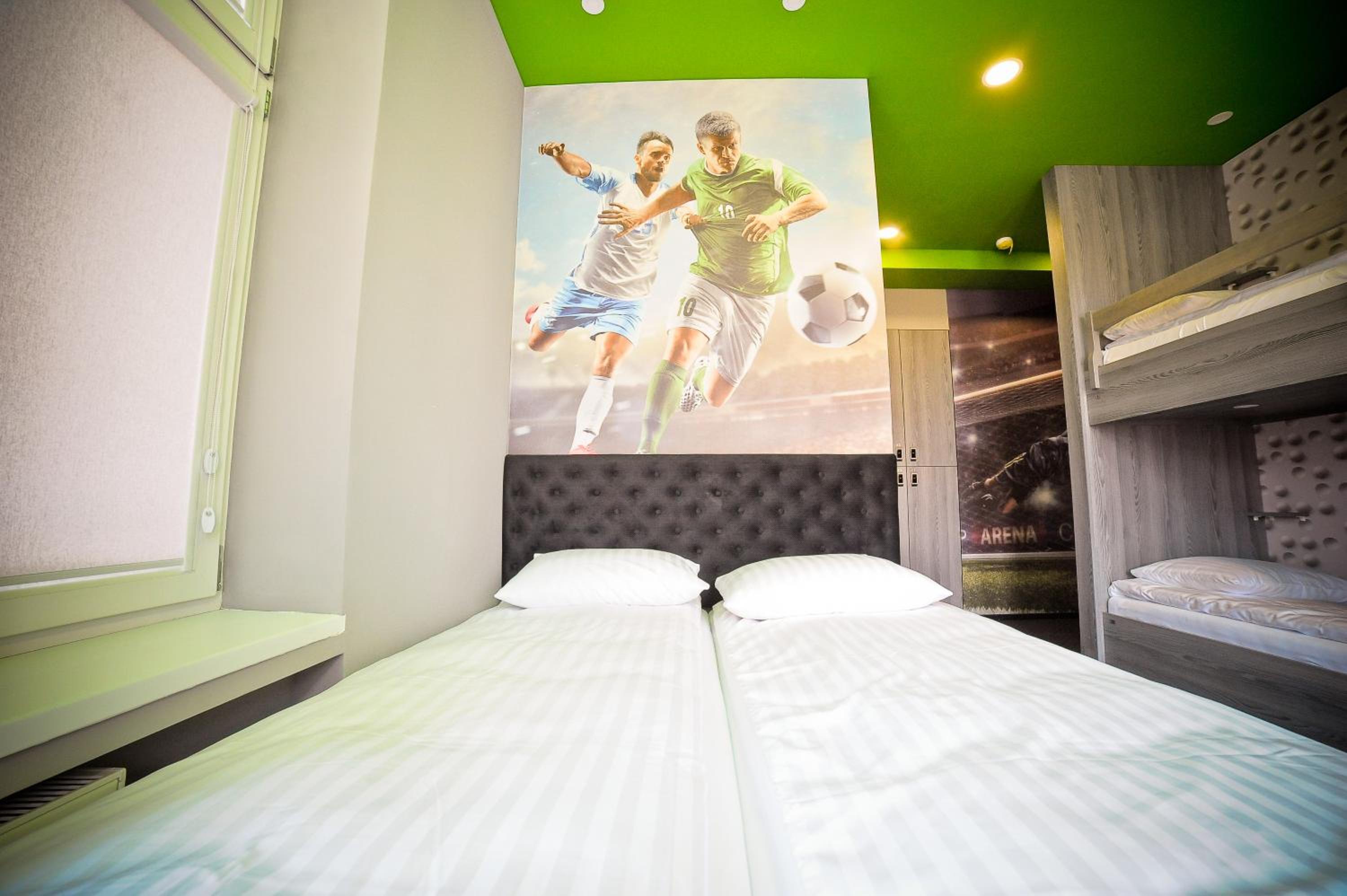 Quadruple Room with Private Bathroom - Photo 2