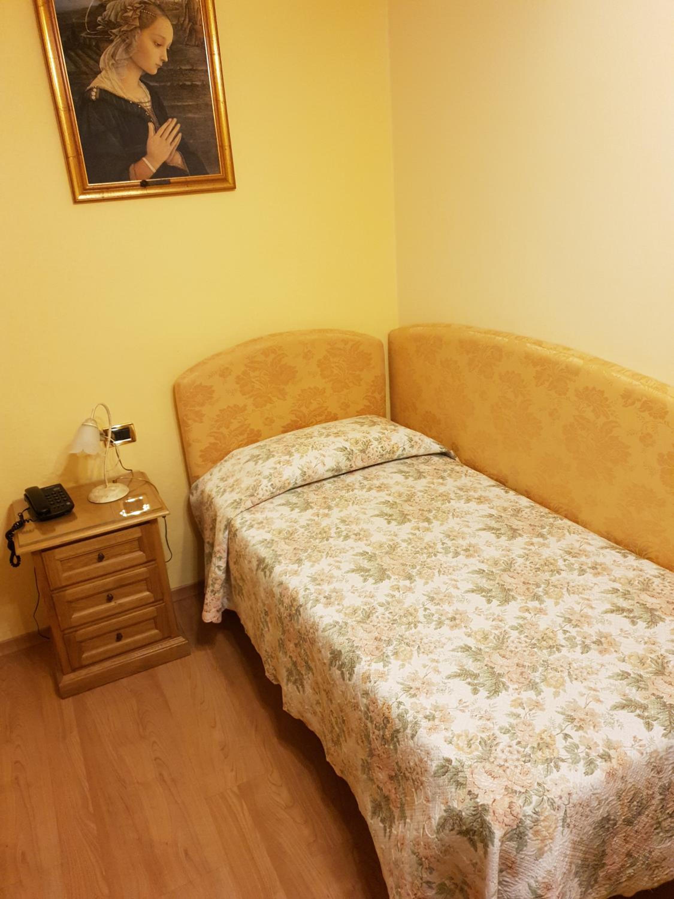 Single Room photo 2
