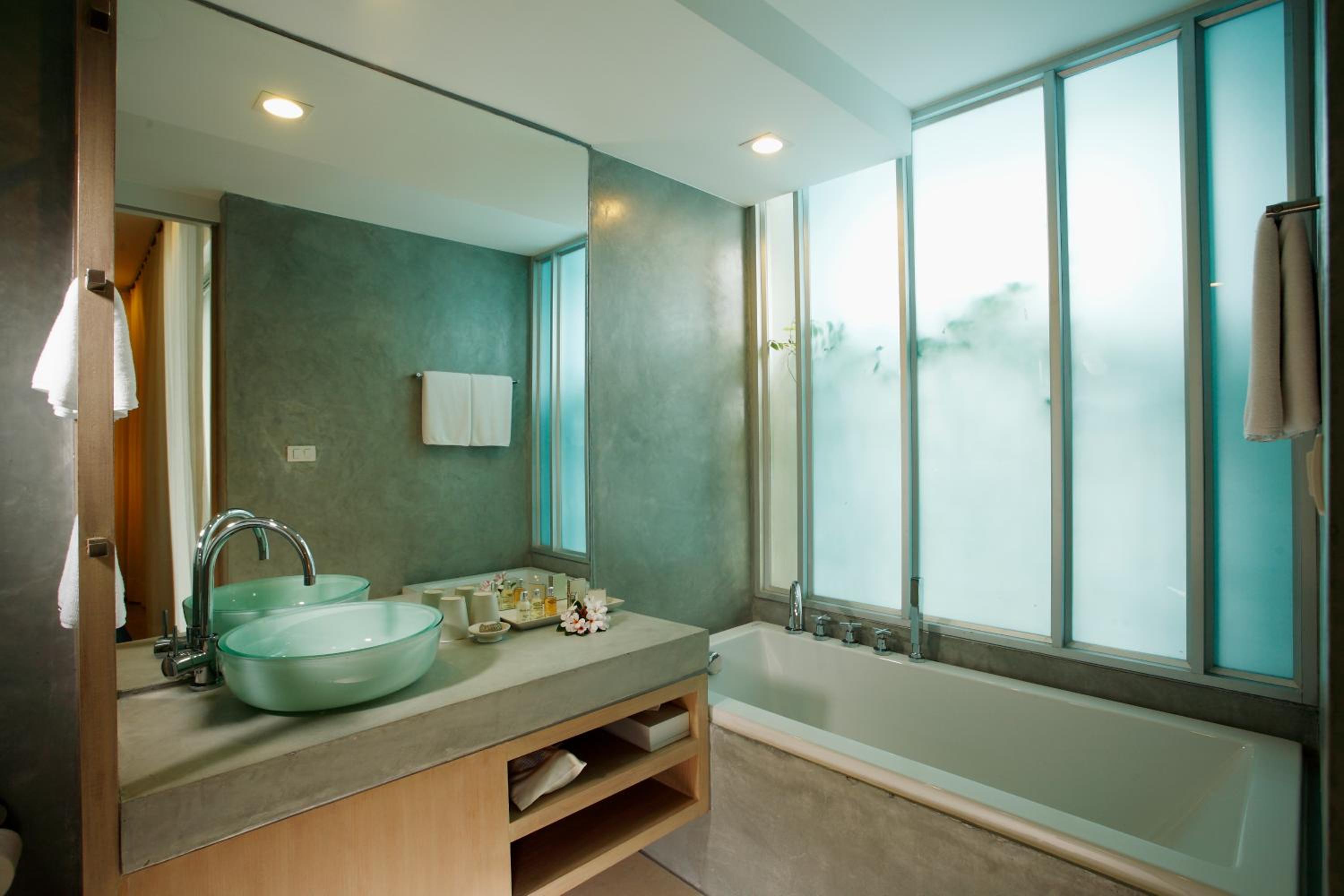 Deluxe Double or Twin Room with Pool View - Photo 3