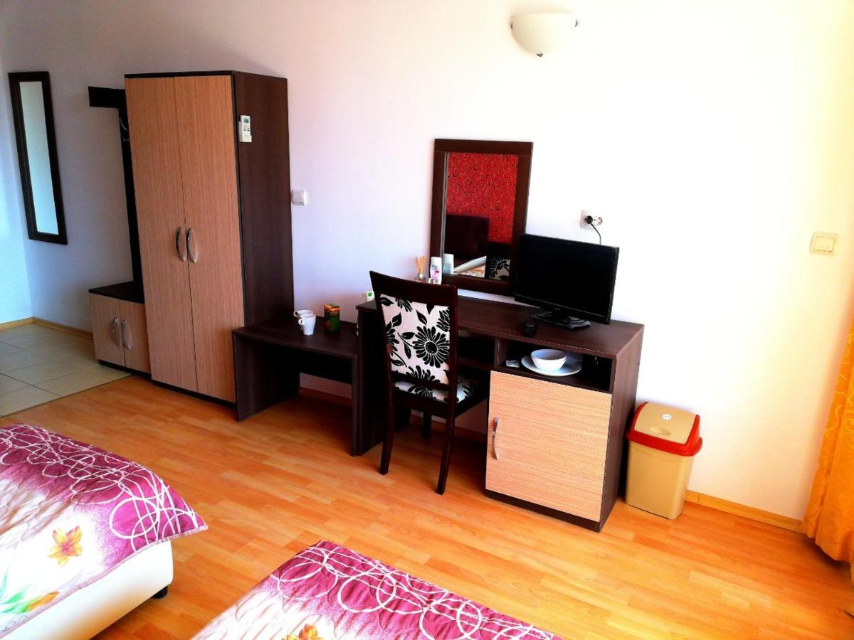 Double or Twin Room with Balcony photo 2