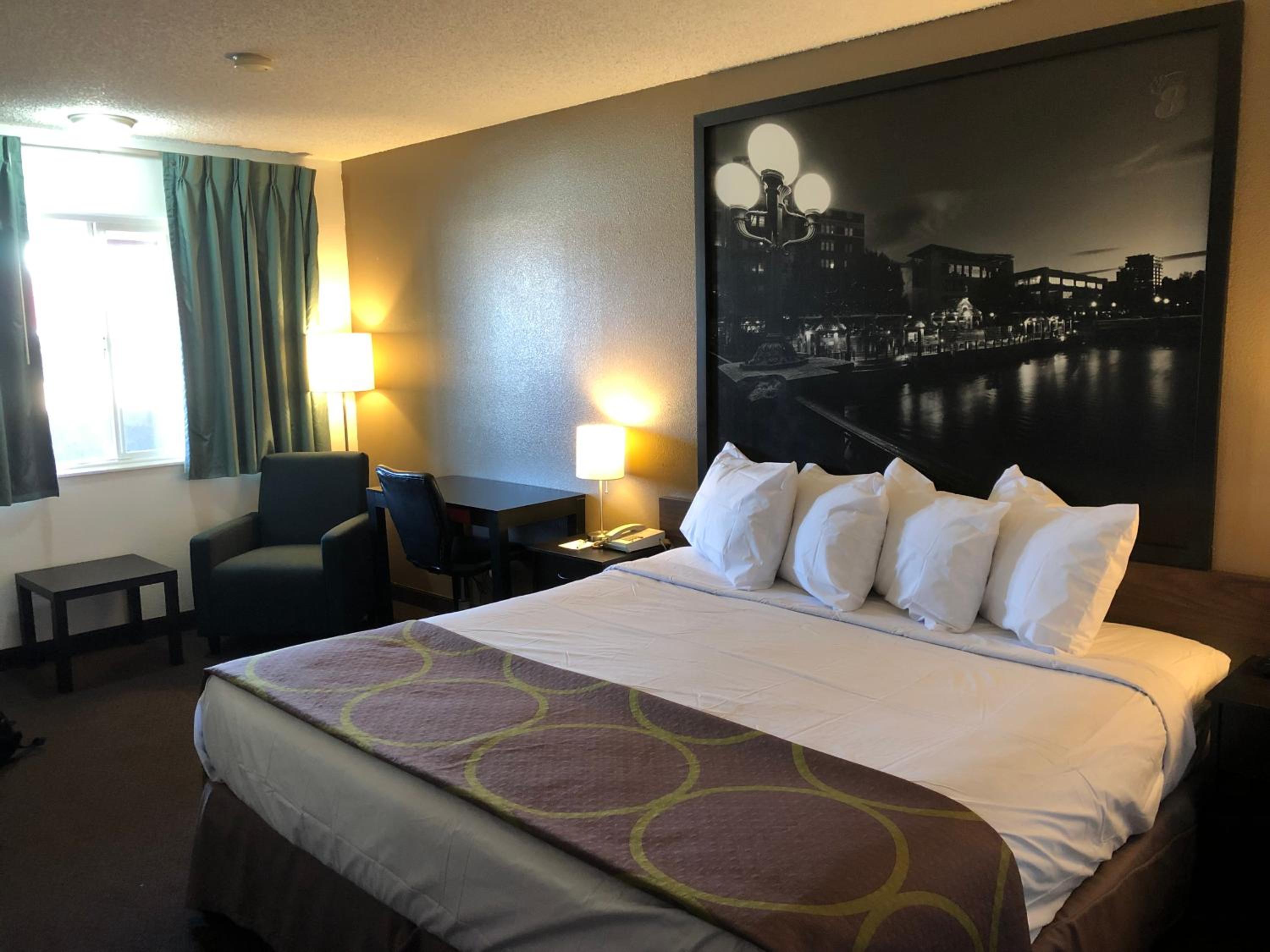 King Room - Non-Smoking - Photo 3