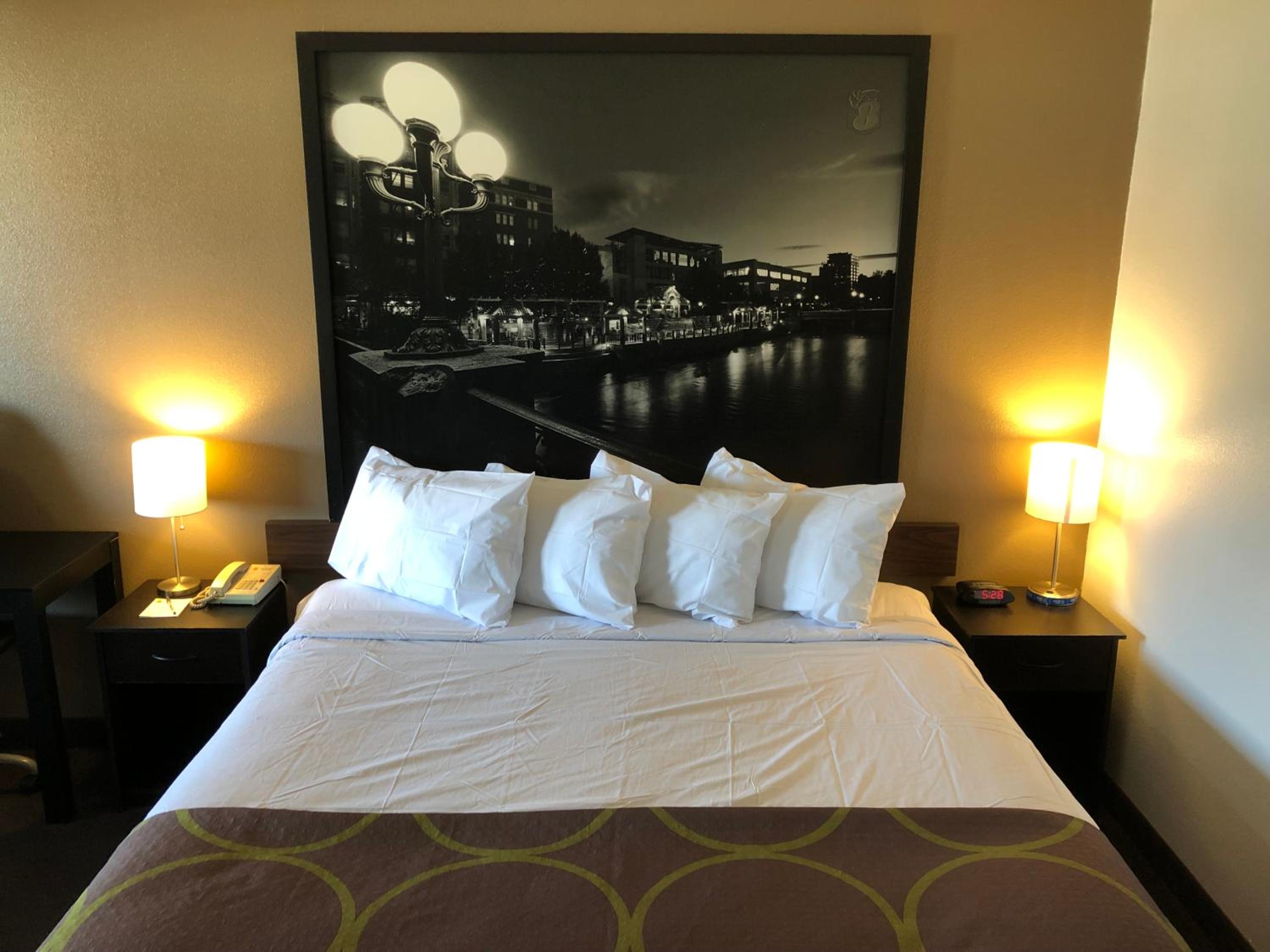 King Room - Non-Smoking - Photo 5