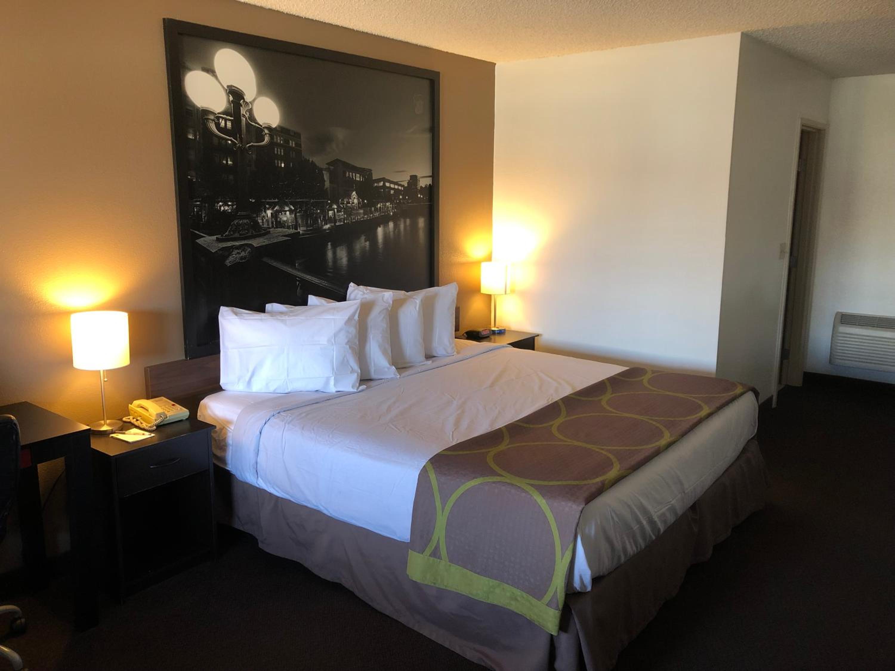 King Room - Non-Smoking - Photo 1