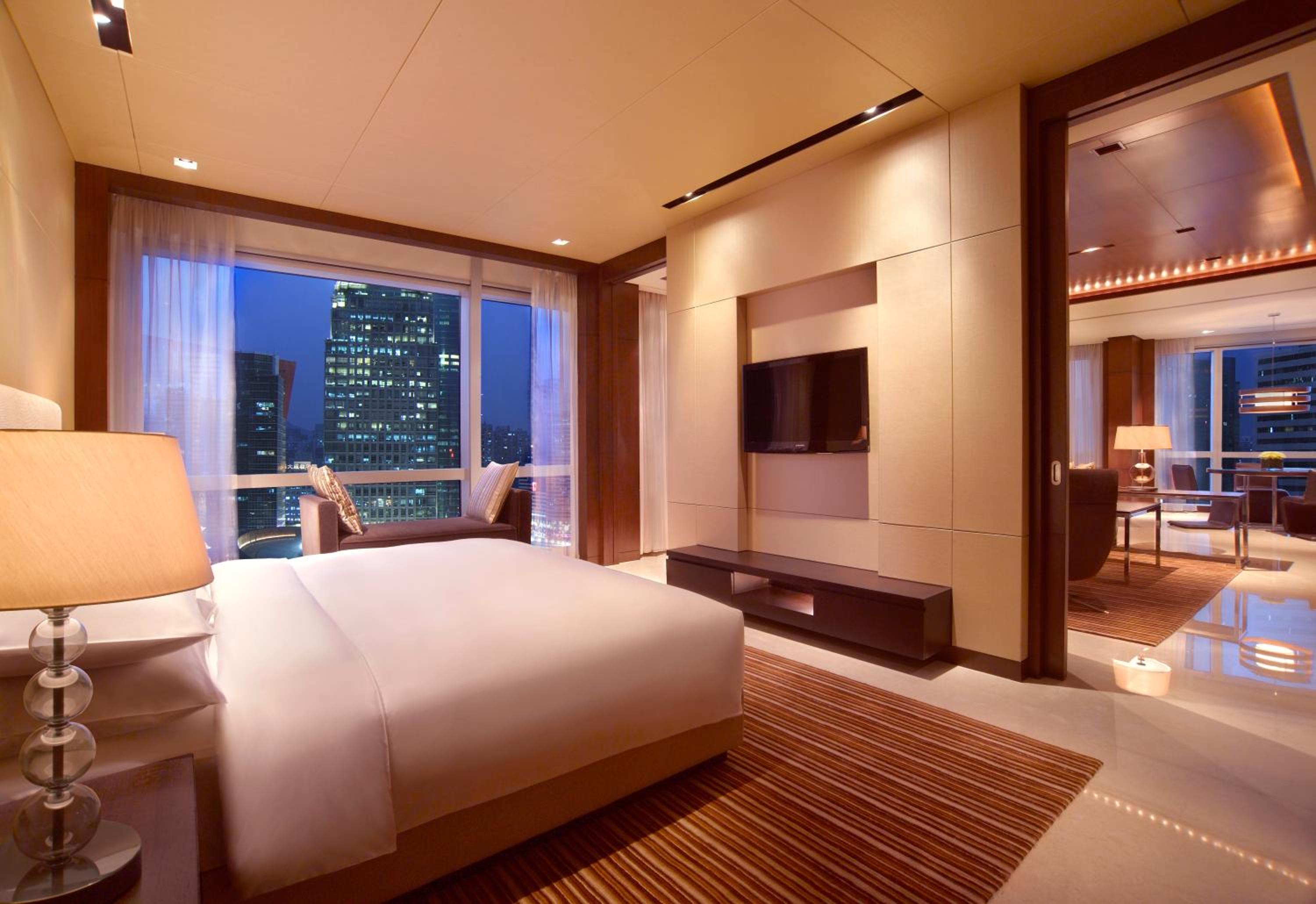 Premier King Suite - Photo 5