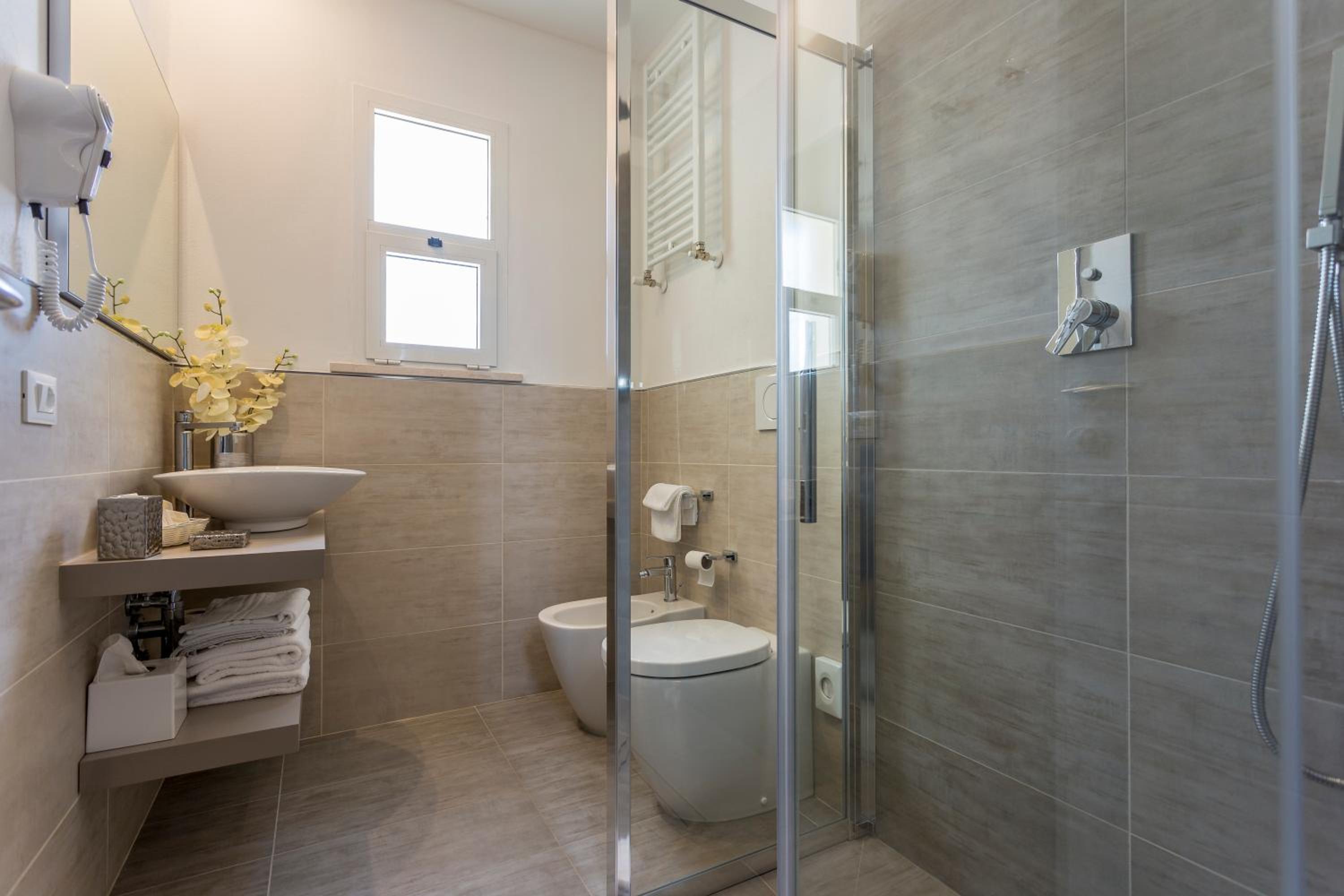 Elite Triple Room - Photo 3