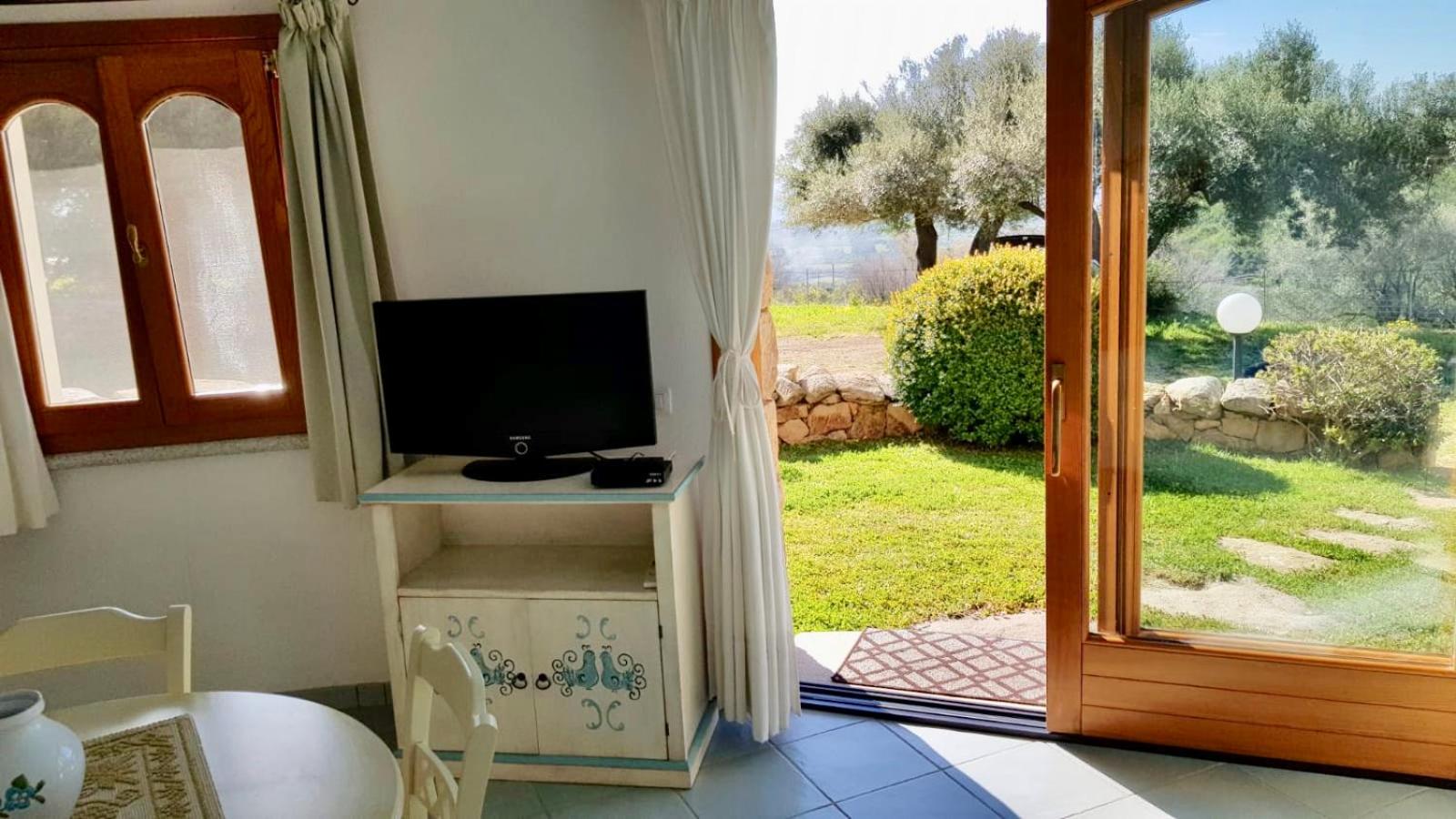 One-Bedroom Apartment with Garden photo 3