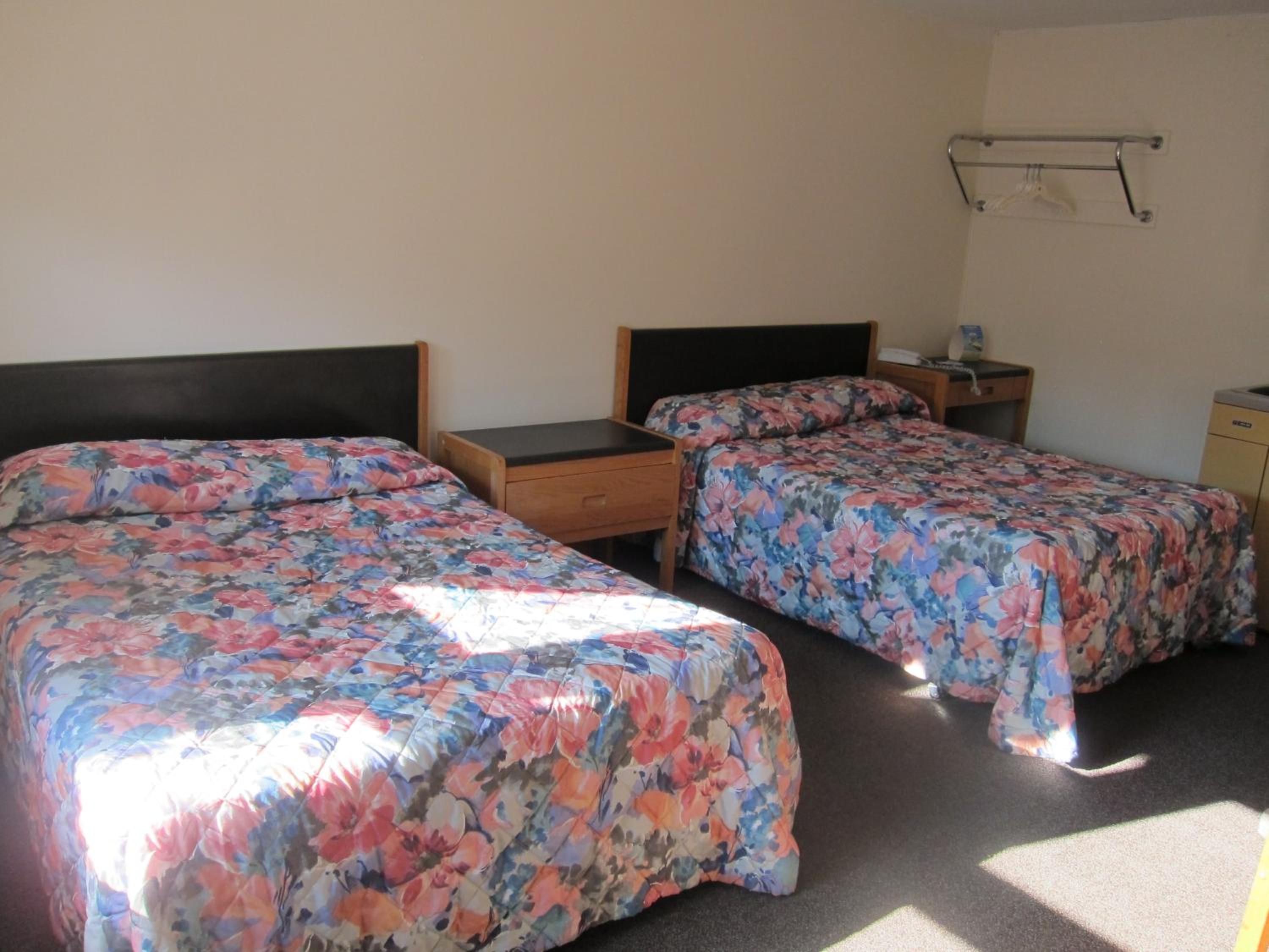 Queen Room with Two Queen Beds photo 1