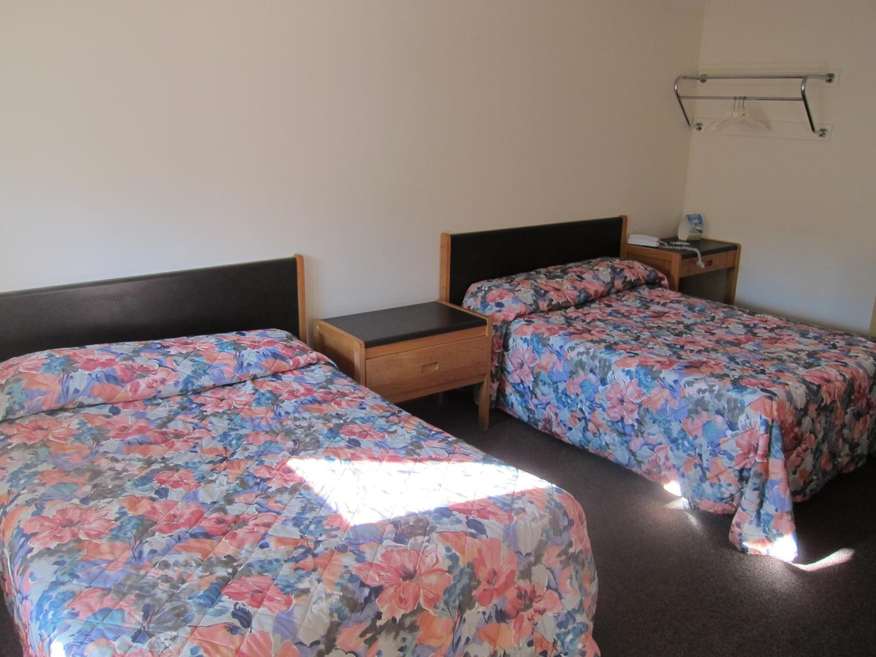 Queen Room with Two Queen Beds photo 3
