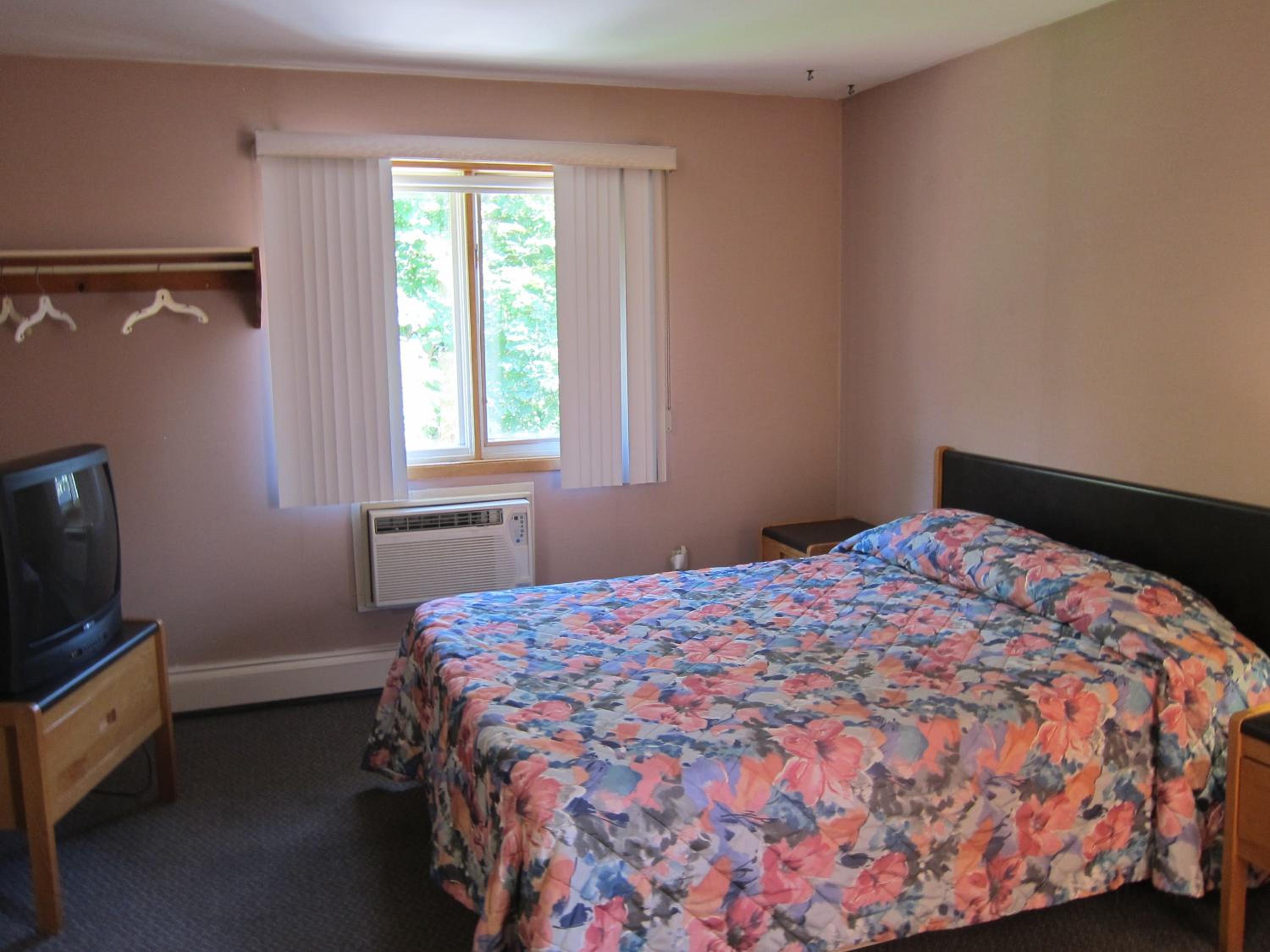 Queen Room photo 1