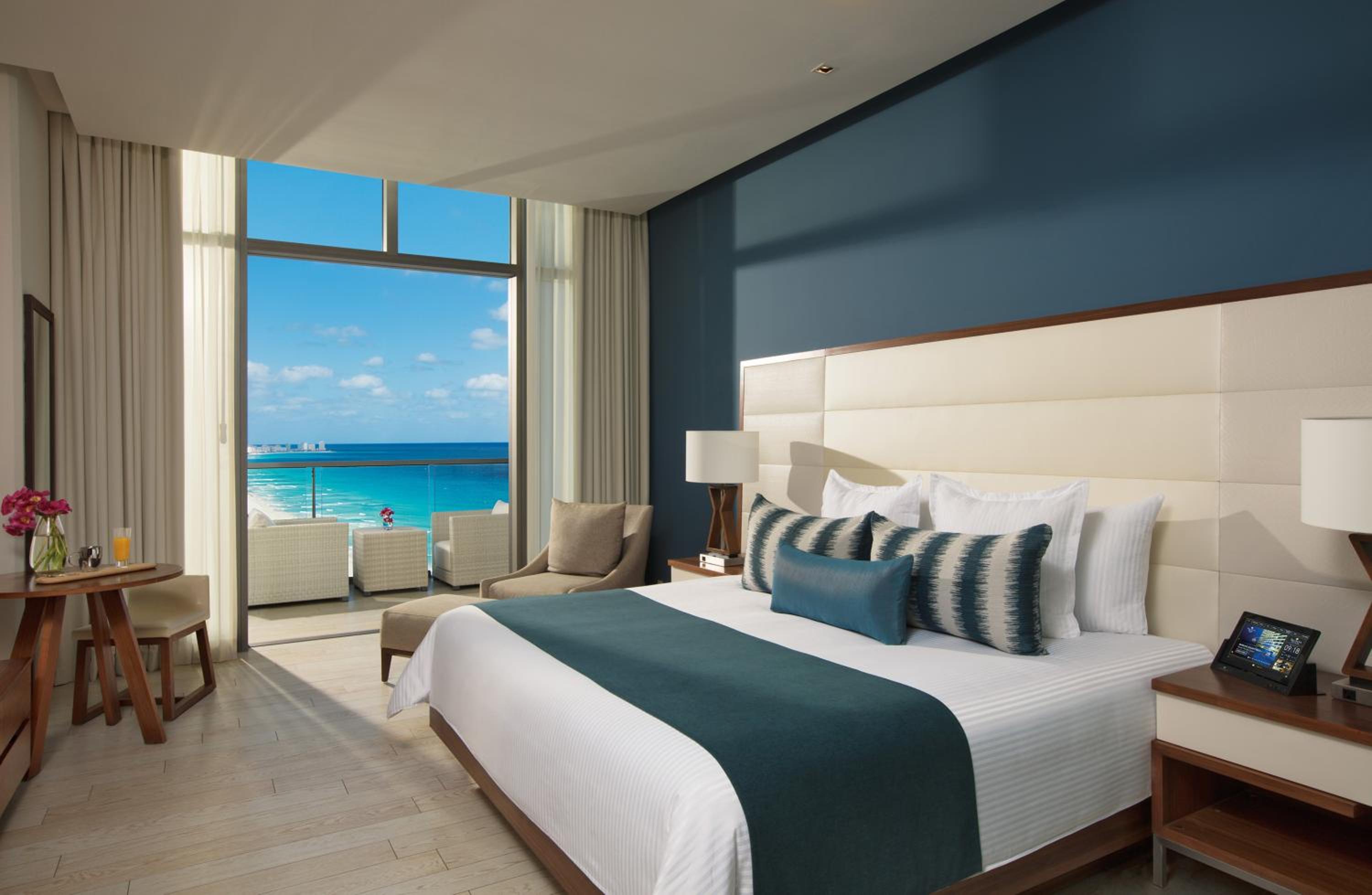 Deluxe Partial Ocean View King - Photo 1