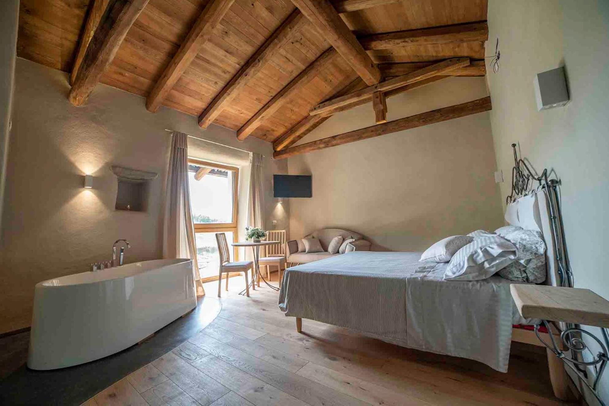 Deluxe Double Room with Bath photo 3