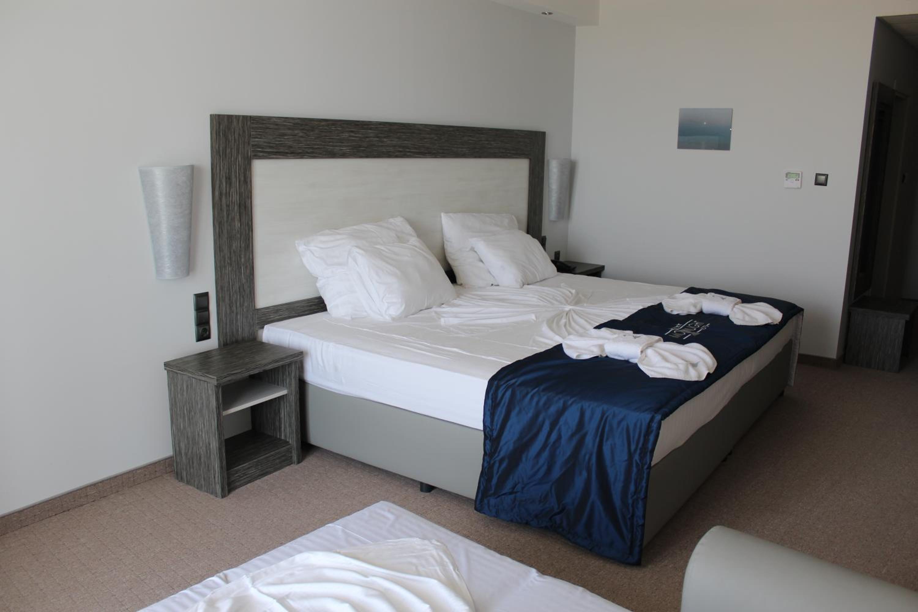 Double Room with Sea View - Photo 2