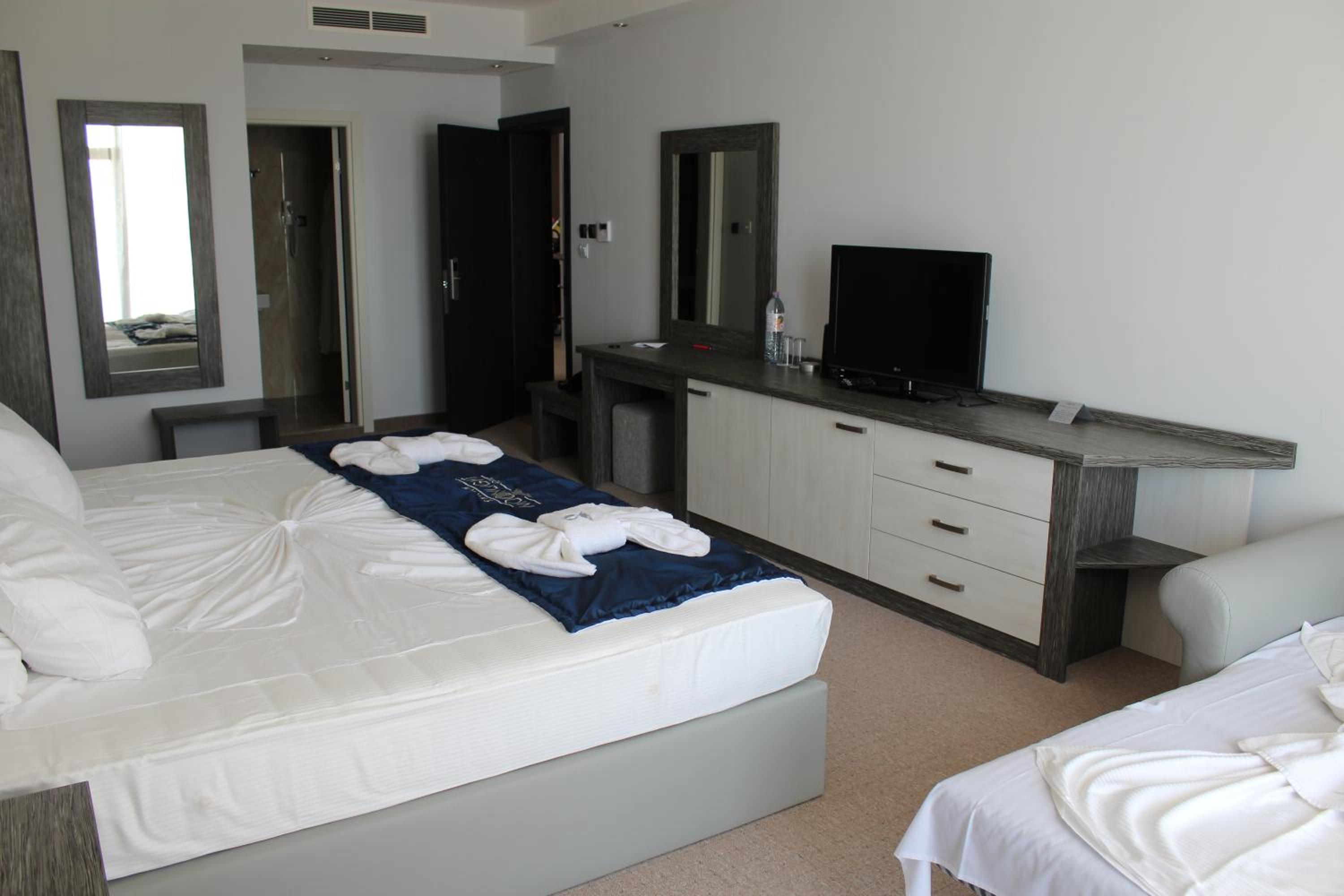 Double Room with Sea View - Photo 4