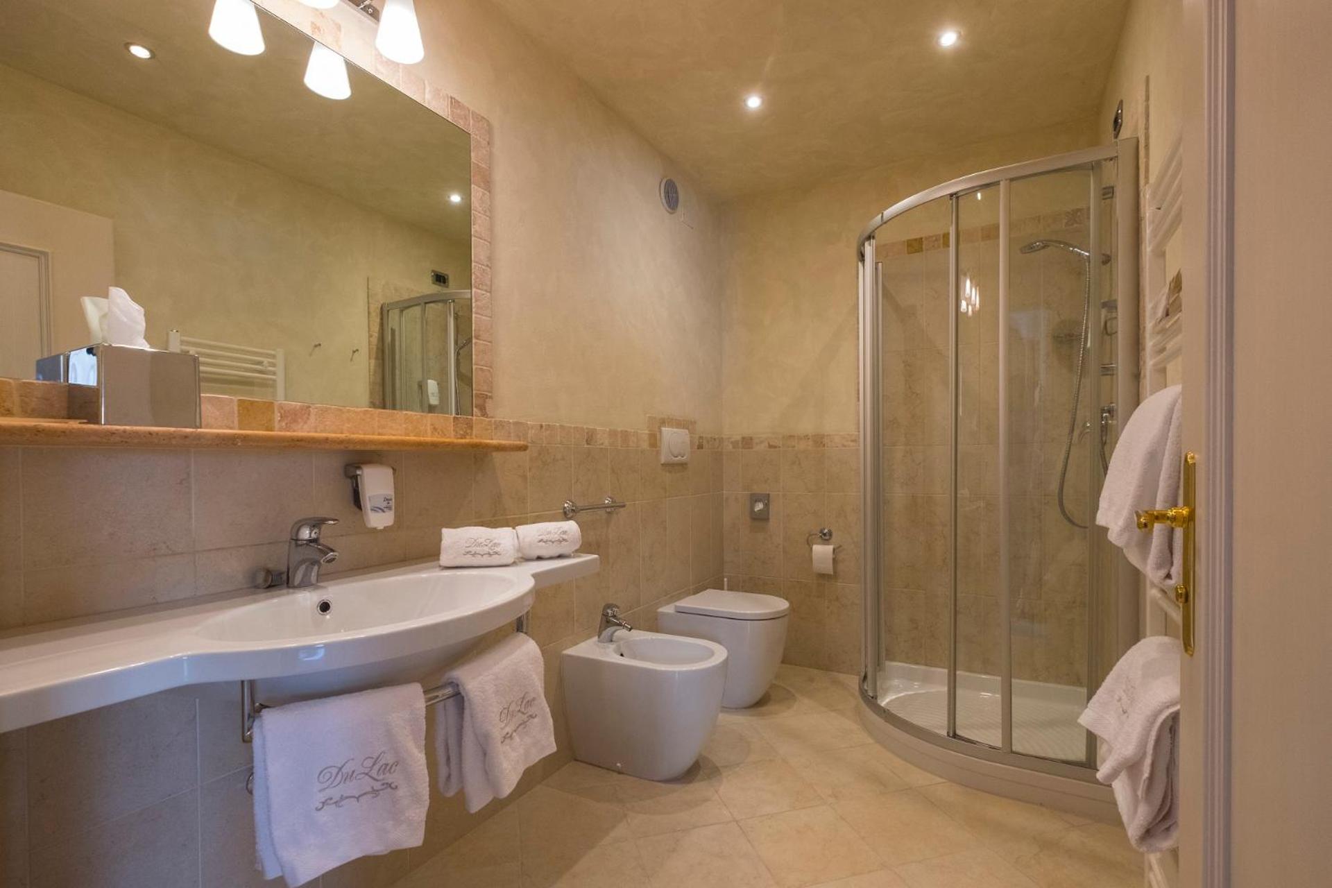 Double Room with Lake View photo 2