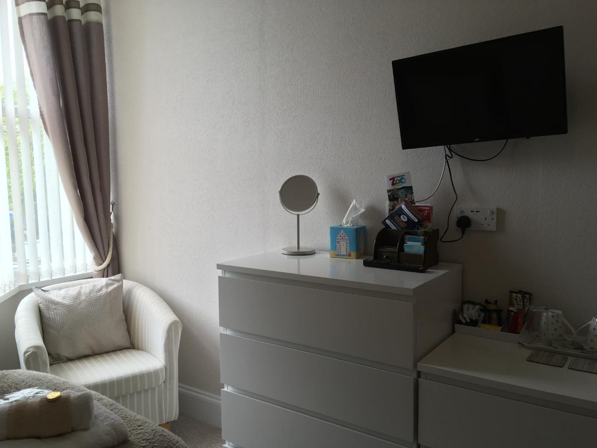 Twin Room with Private External Bathroom photo 2