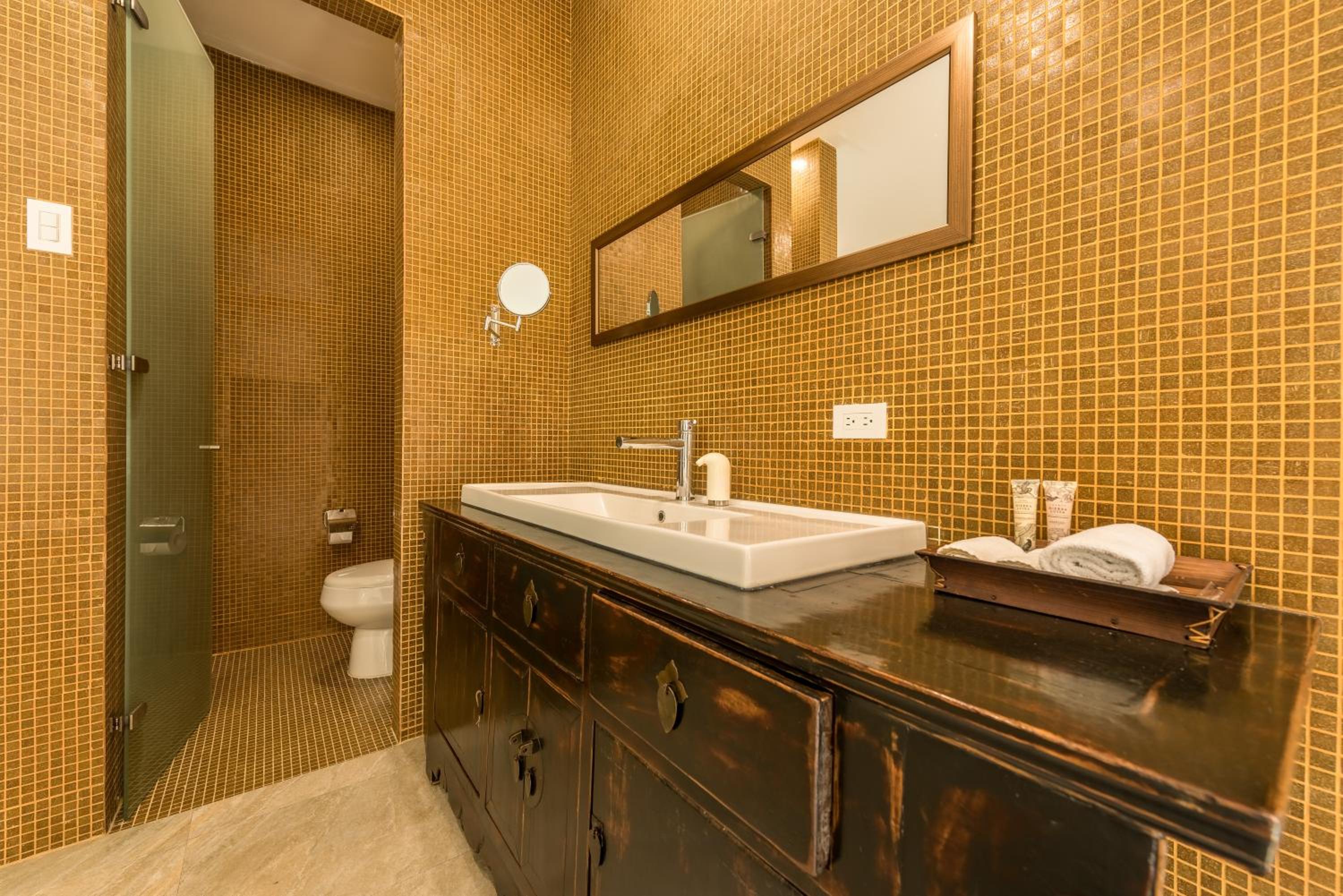 Deluxe Room (2 Adults + 1 Child) photo 3