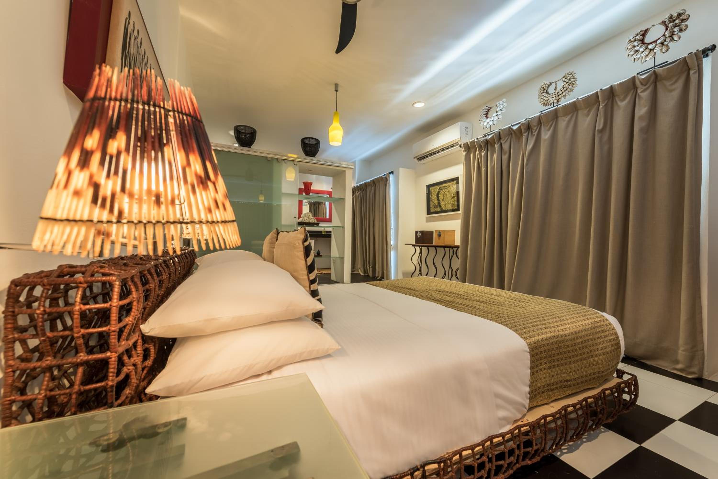 Deluxe King Room photo 1