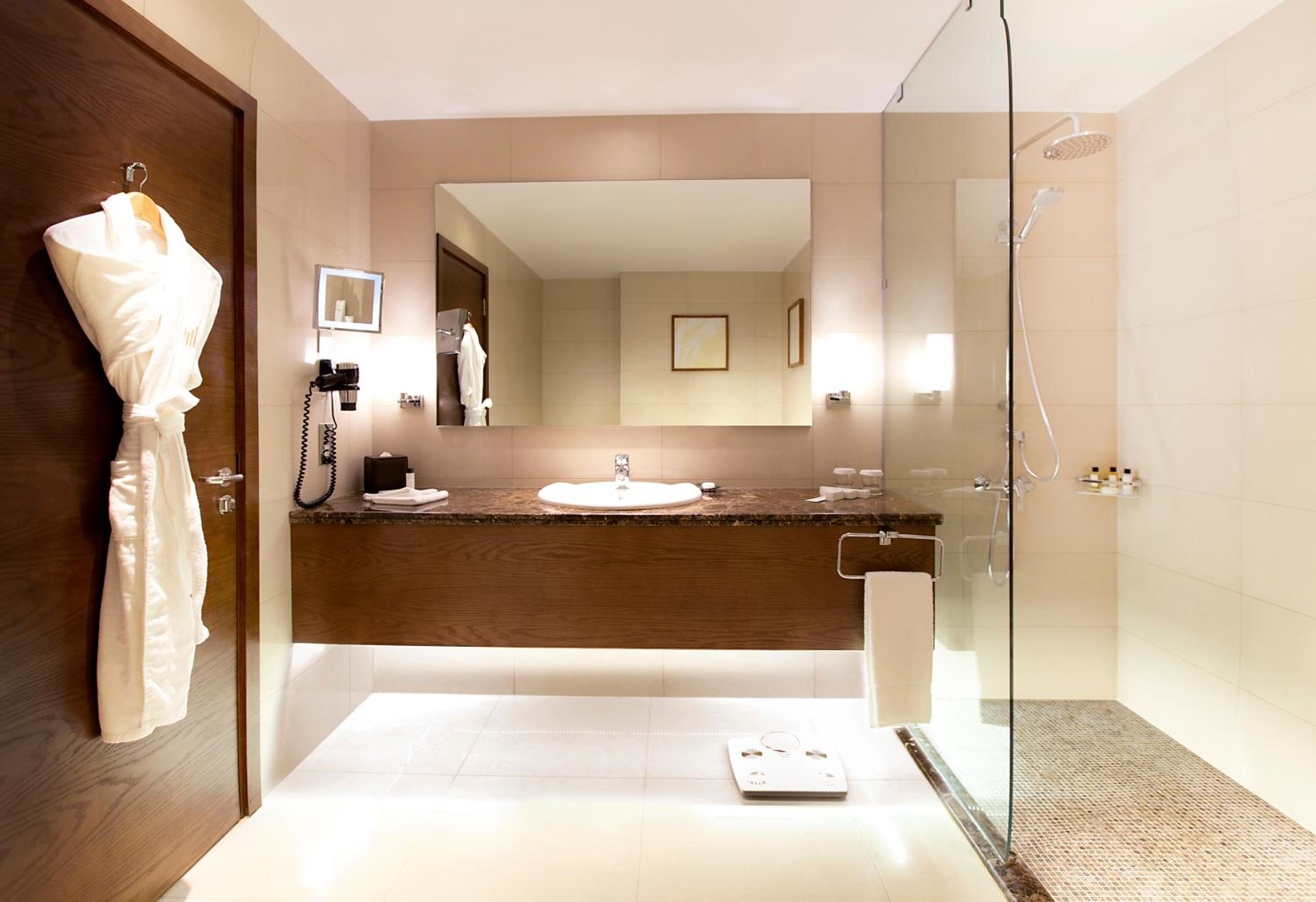 Deluxe King Room - Photo 2