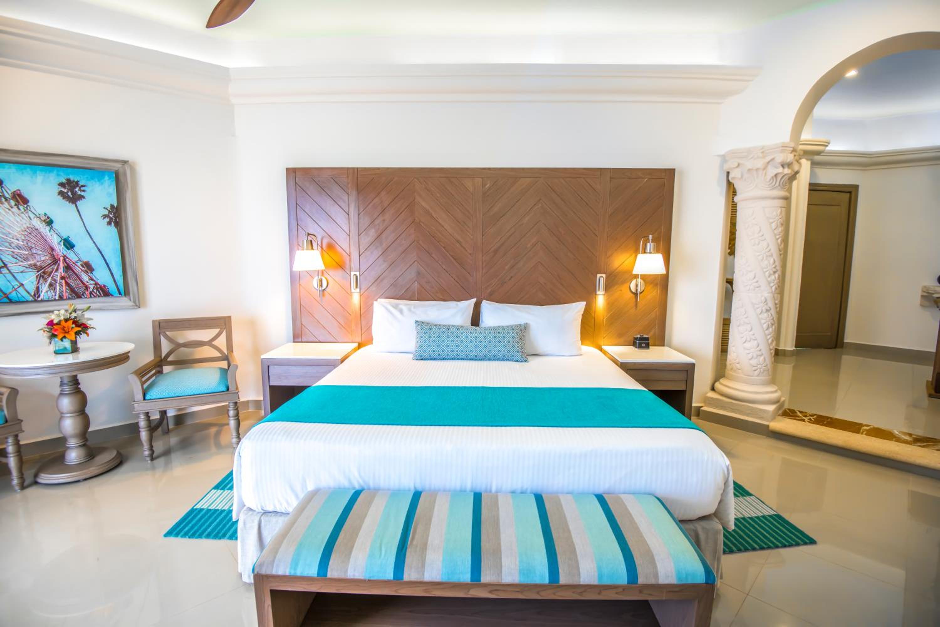 Junior Suite 1 King Bed - Photo 3