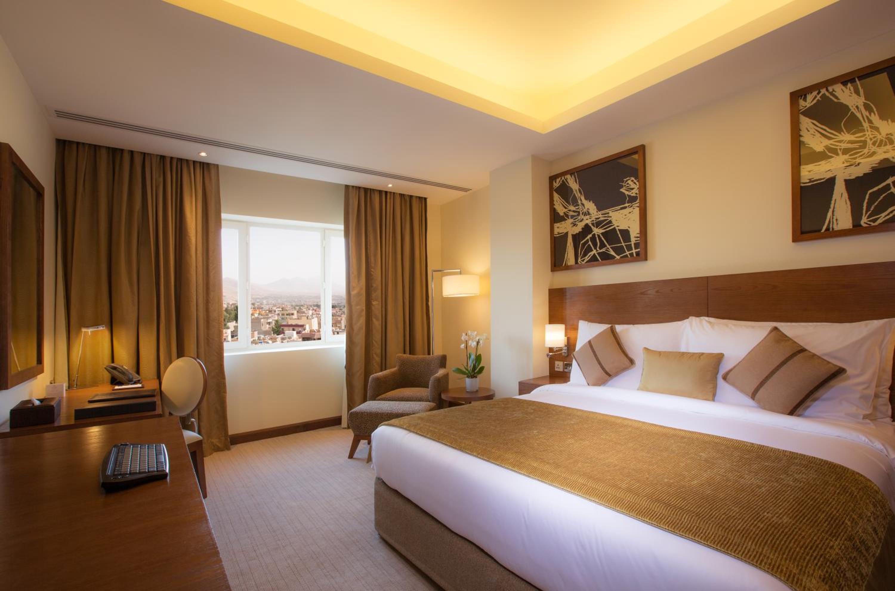Executive Suite - Photo 2