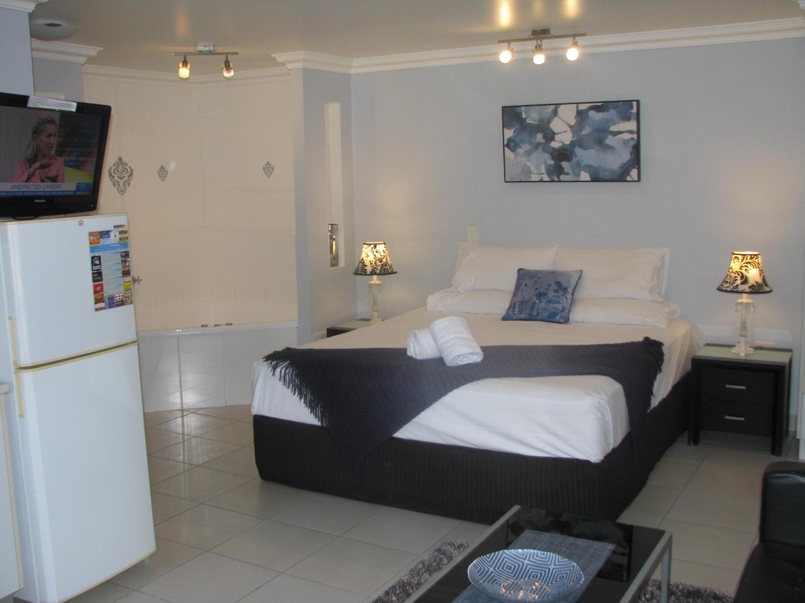 Studio Apartment photo 2