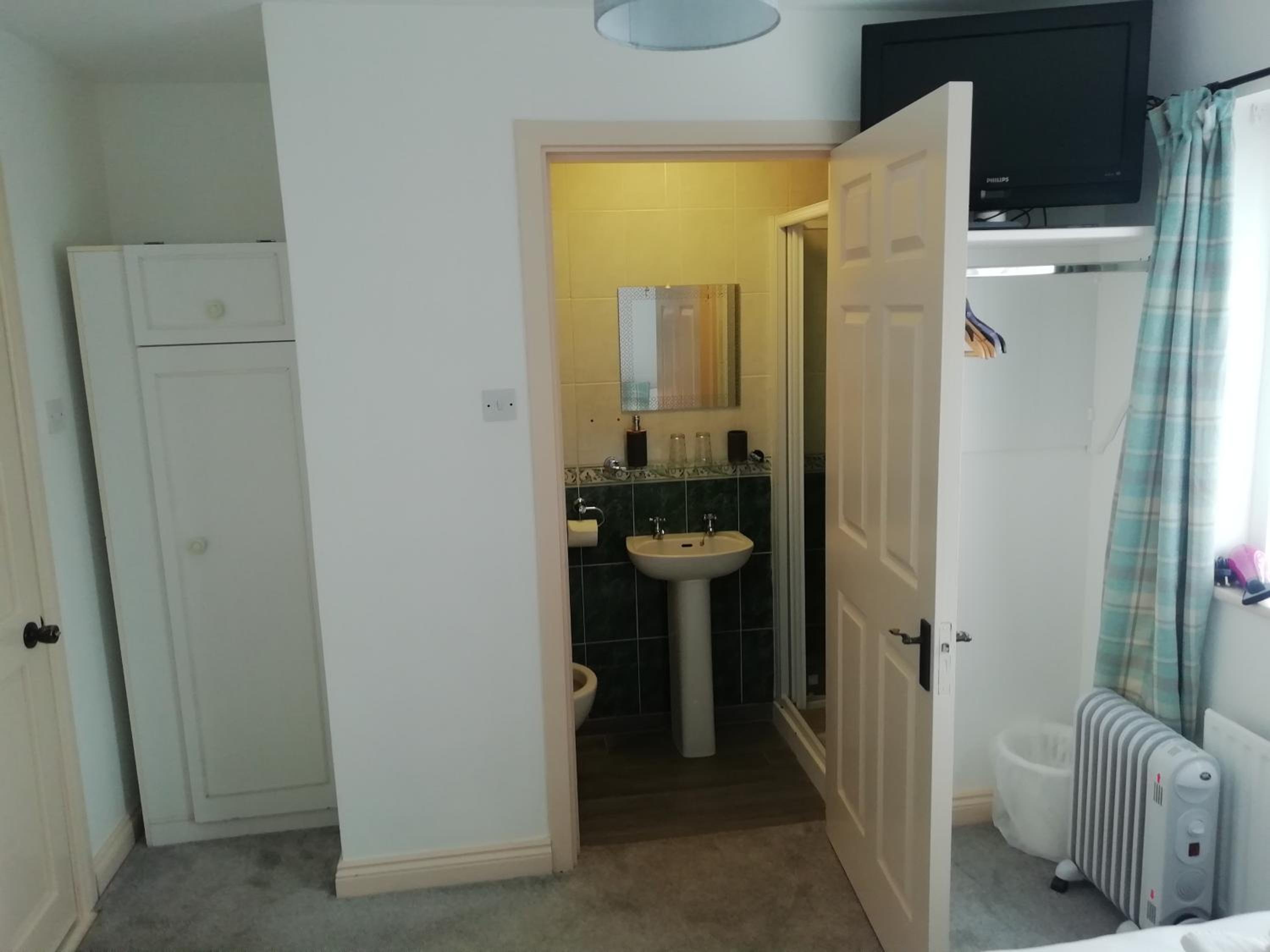 Budget Double Room photo 3