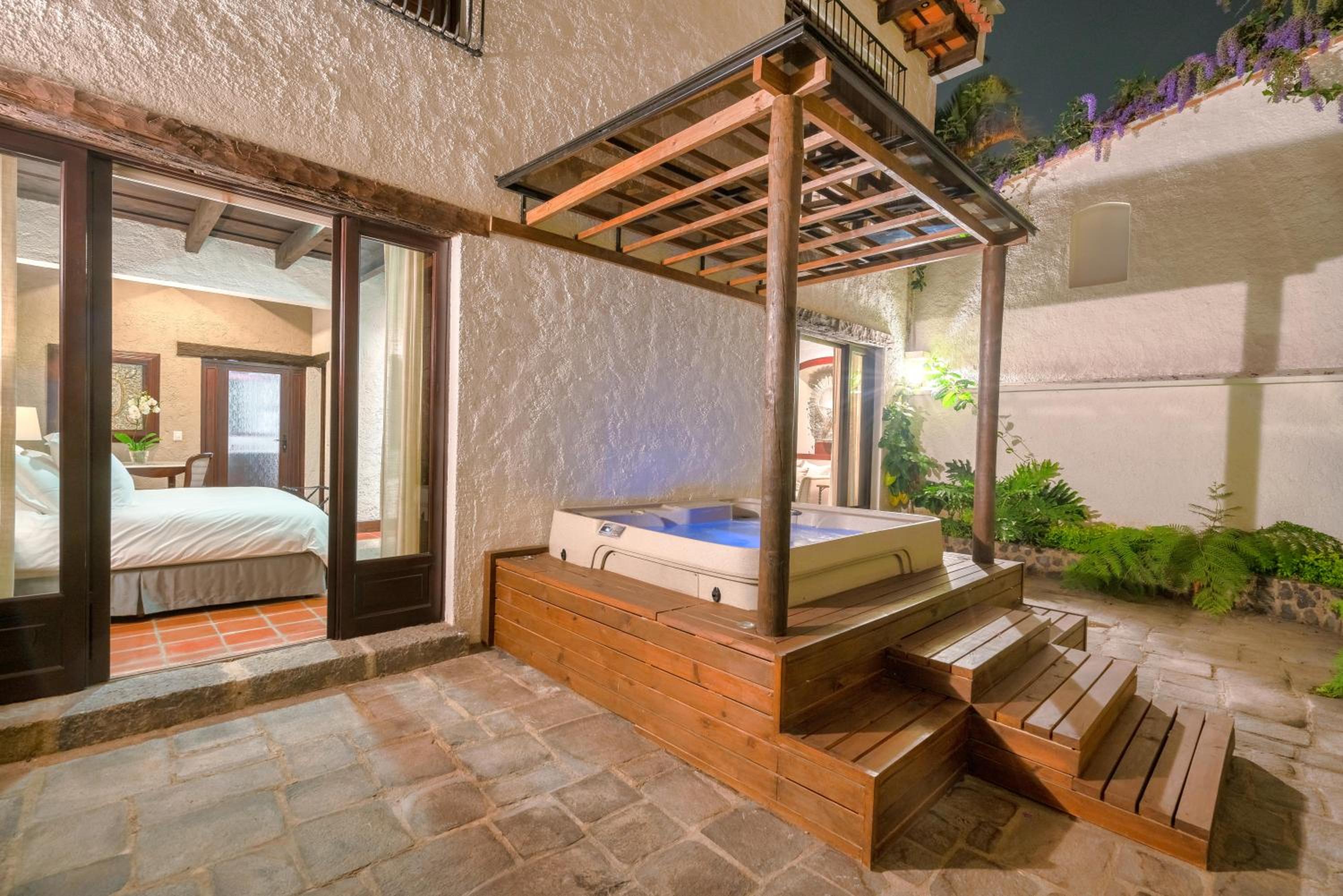 Deluxe Suite with Spa Bath photo 3