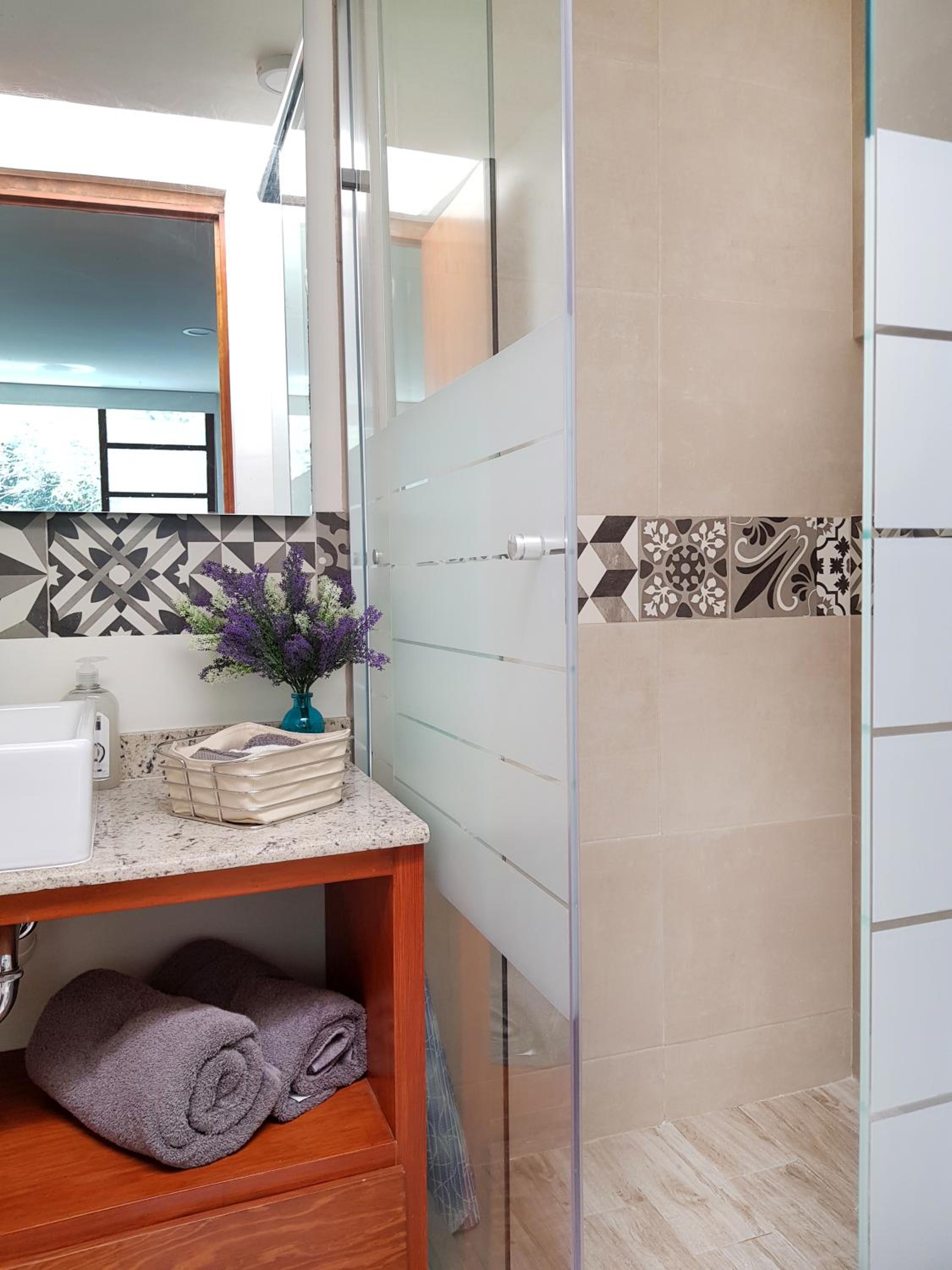 Quadruple Room with Private Bathroom - Photo 7