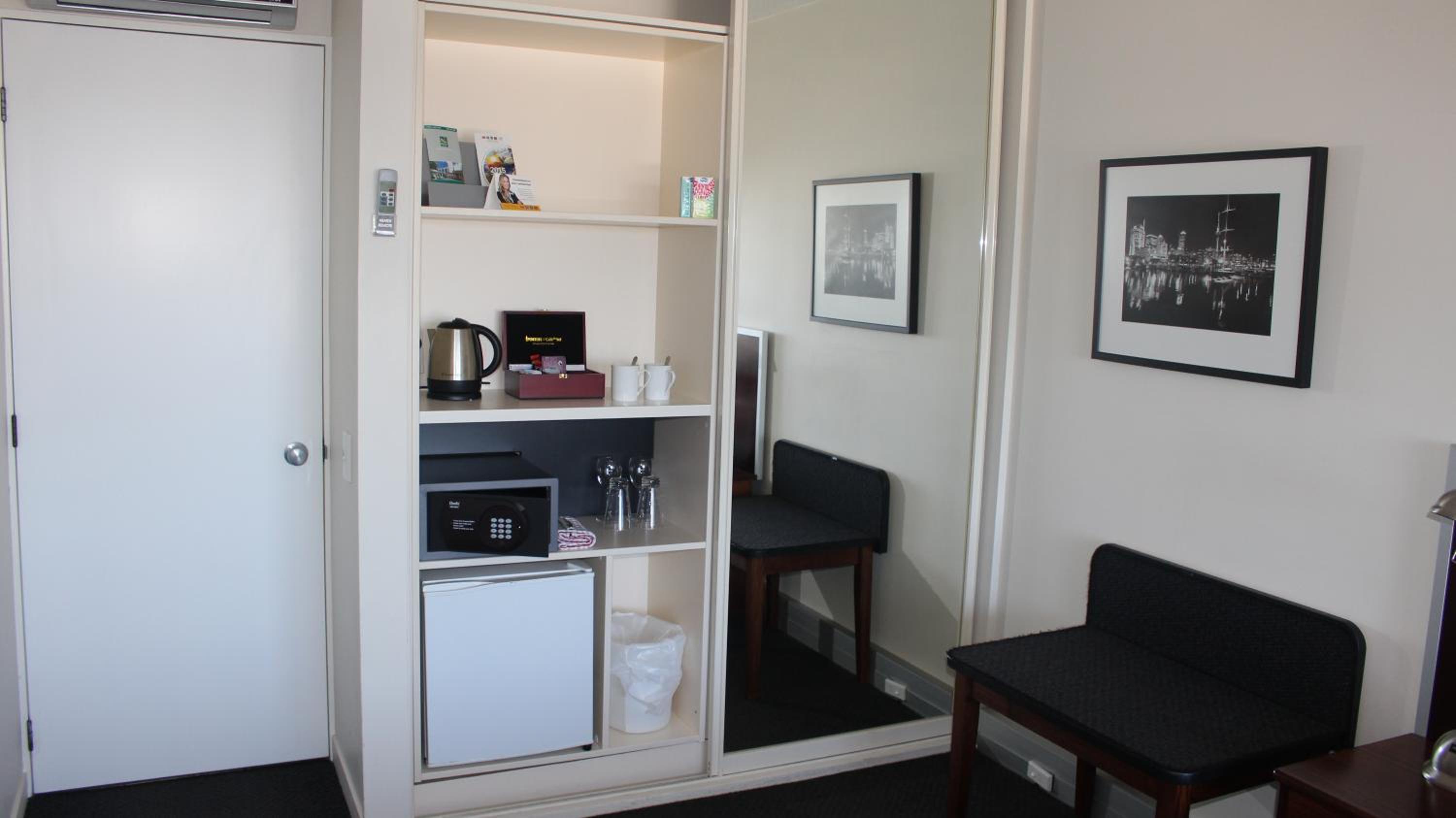 Standard King Room - Photo 2