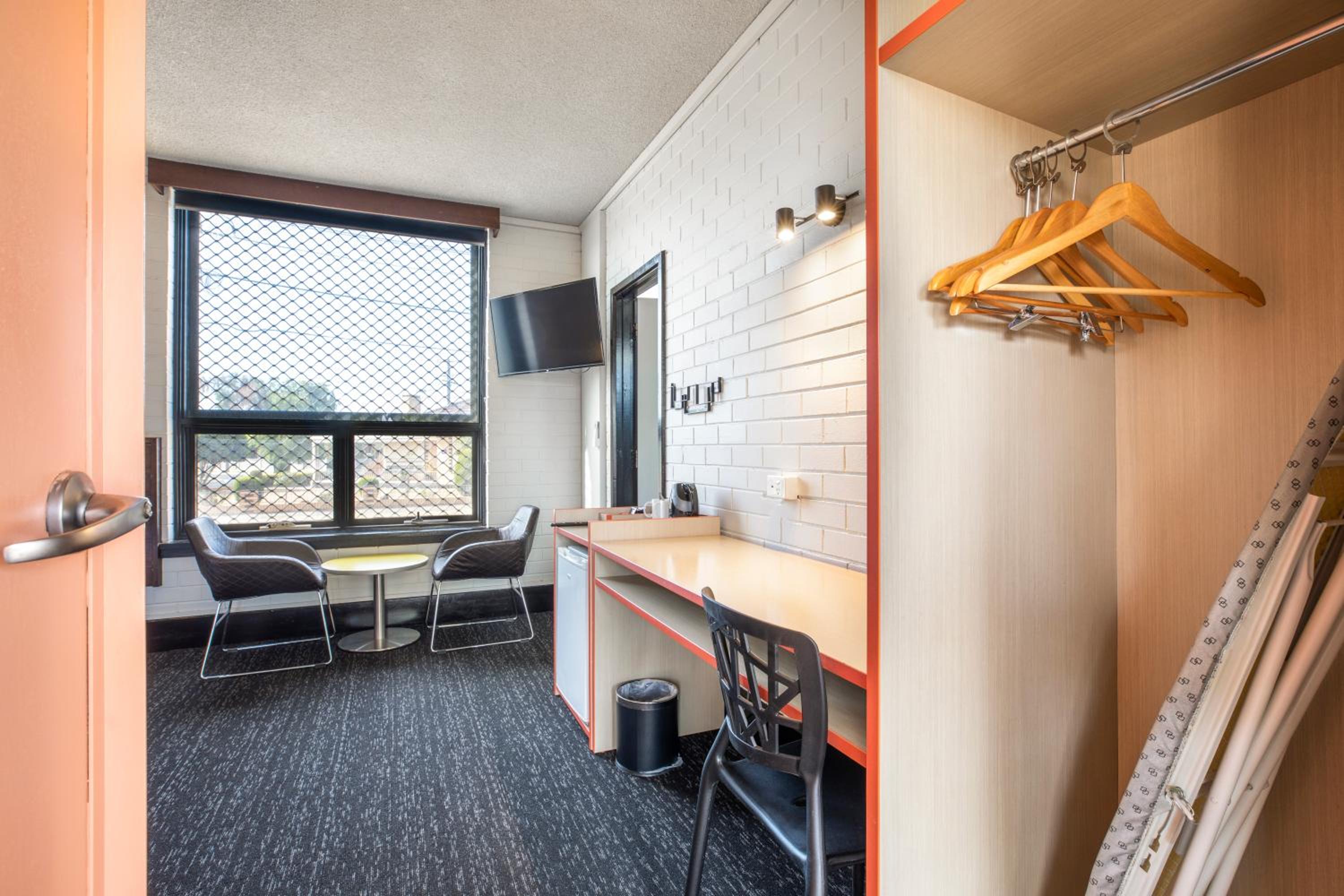King and Single Studio with Free Welcome Drink for Two Guests photo 3